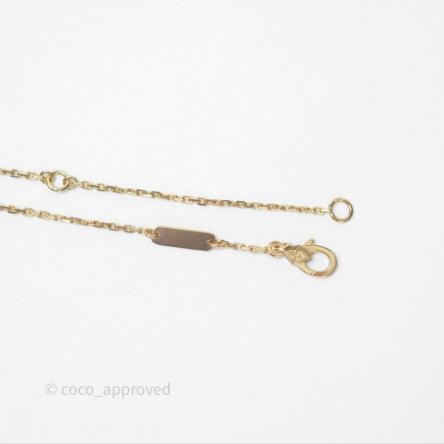 Van Cleef & Arpels Vintage Alhambra Pendant Onyx 18K Yellow Gold