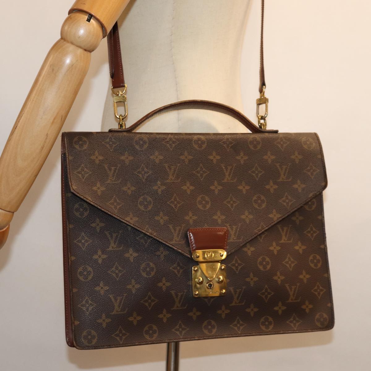 LOUIS VUITTON Monogram Porte Documents Bandouliere Bag M53338 LV 75081