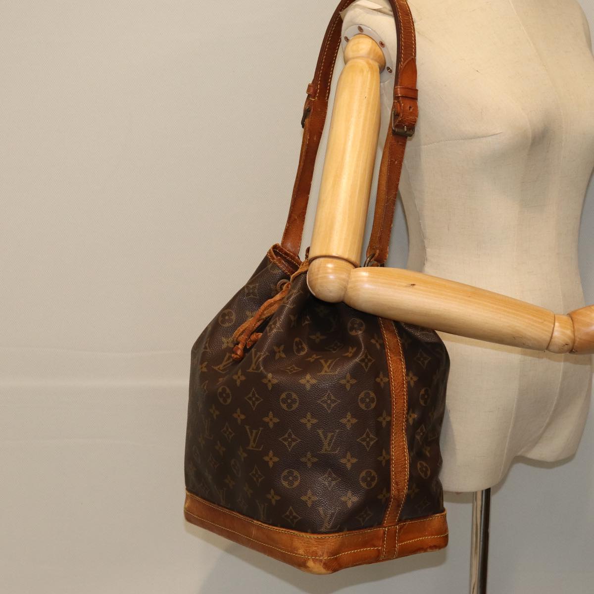 LOUIS VUITTON Monogram Noe Shoulder Bag M42224 LV 75415