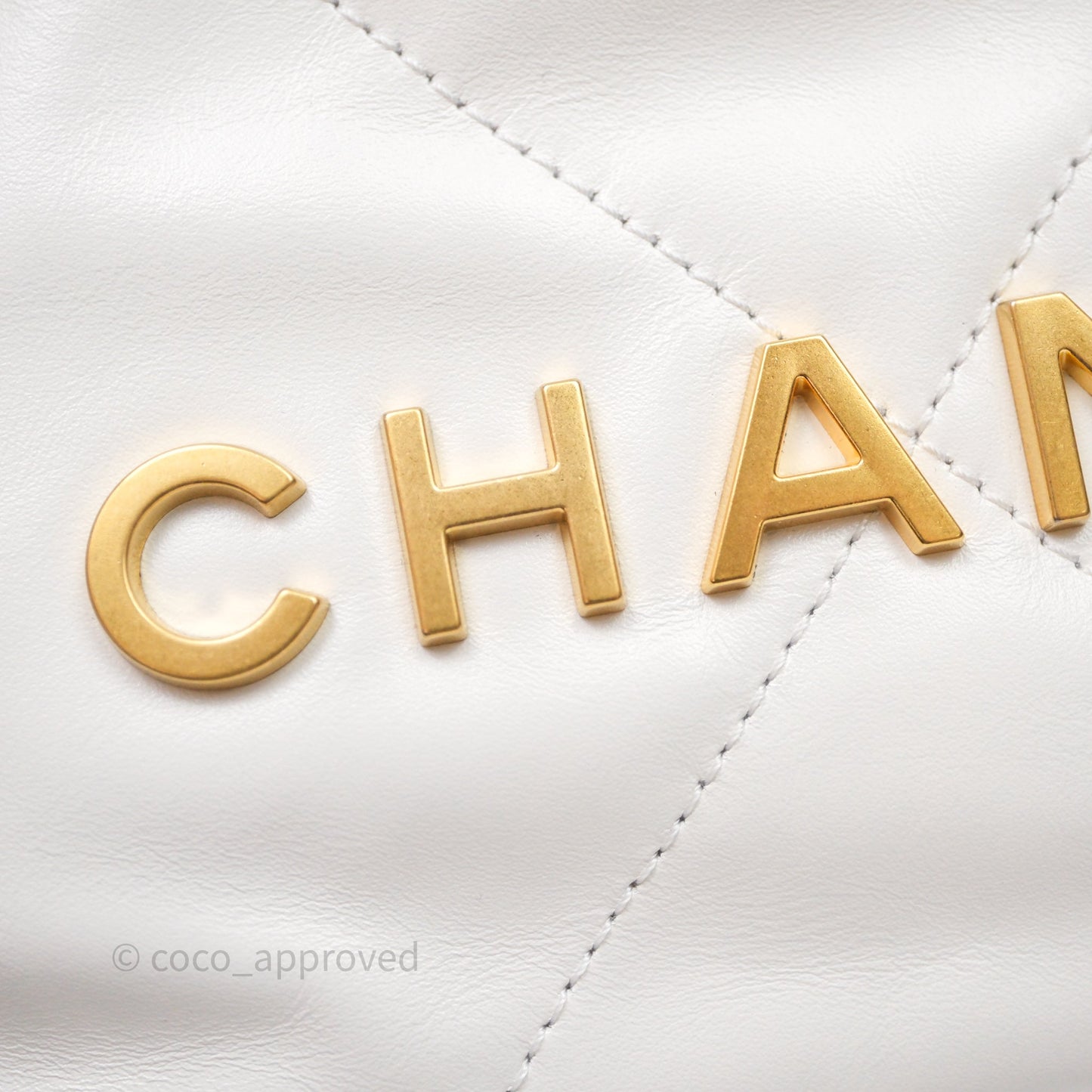 Chanel 22 Mini Bag White Shiny Crumpled Calfskin Aged Gold Hardware