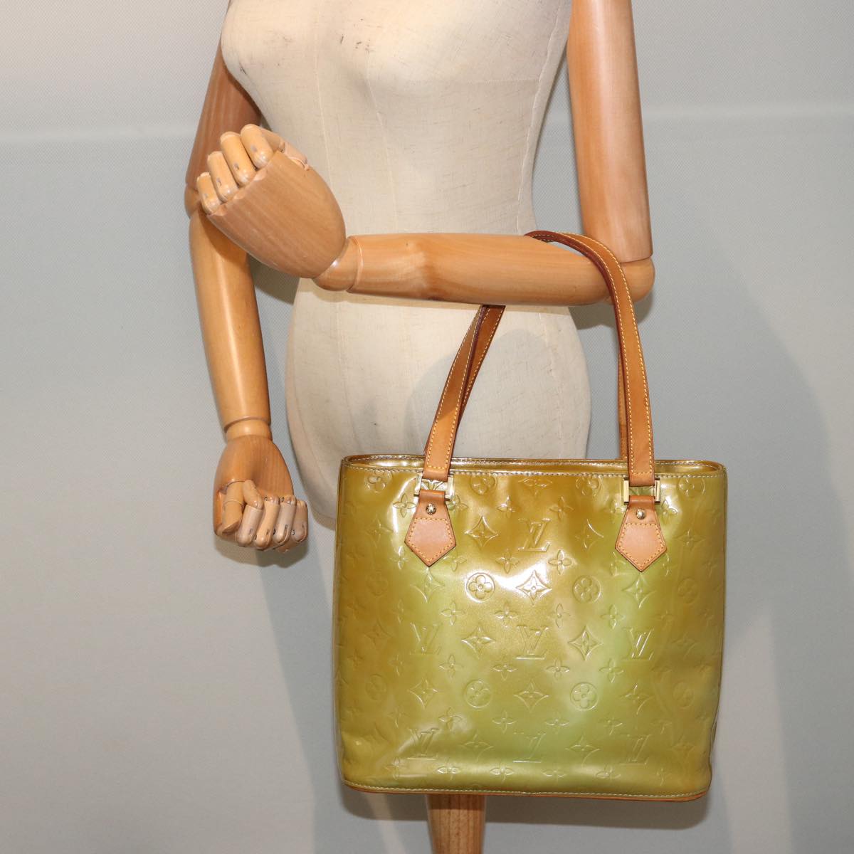 LOUIS VUITTON Monogram Vernis Houston Hand Bag Baby Blue M91005 LV 75758
