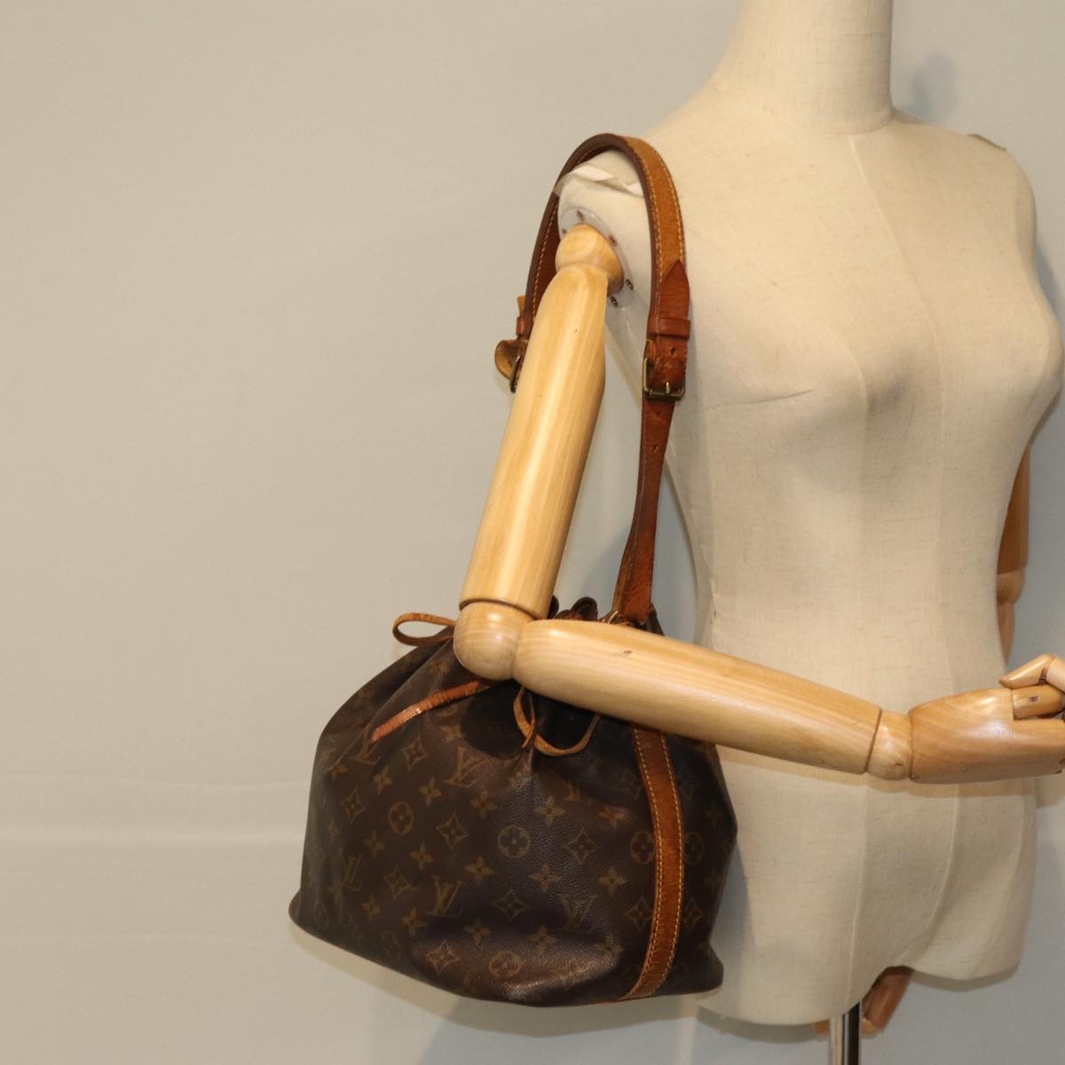 LOUIS VUITTON Monogram Petit Noe Shoulder Bag M42226 LV 75782