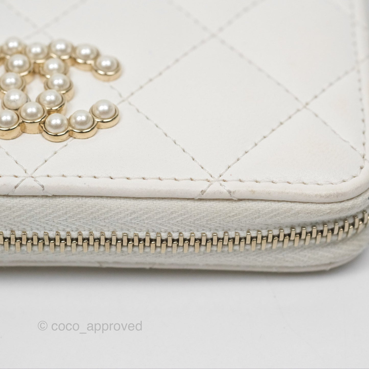 Chanel Pearl CC Zipped Coin Purse White Lambskin Gold Hardware