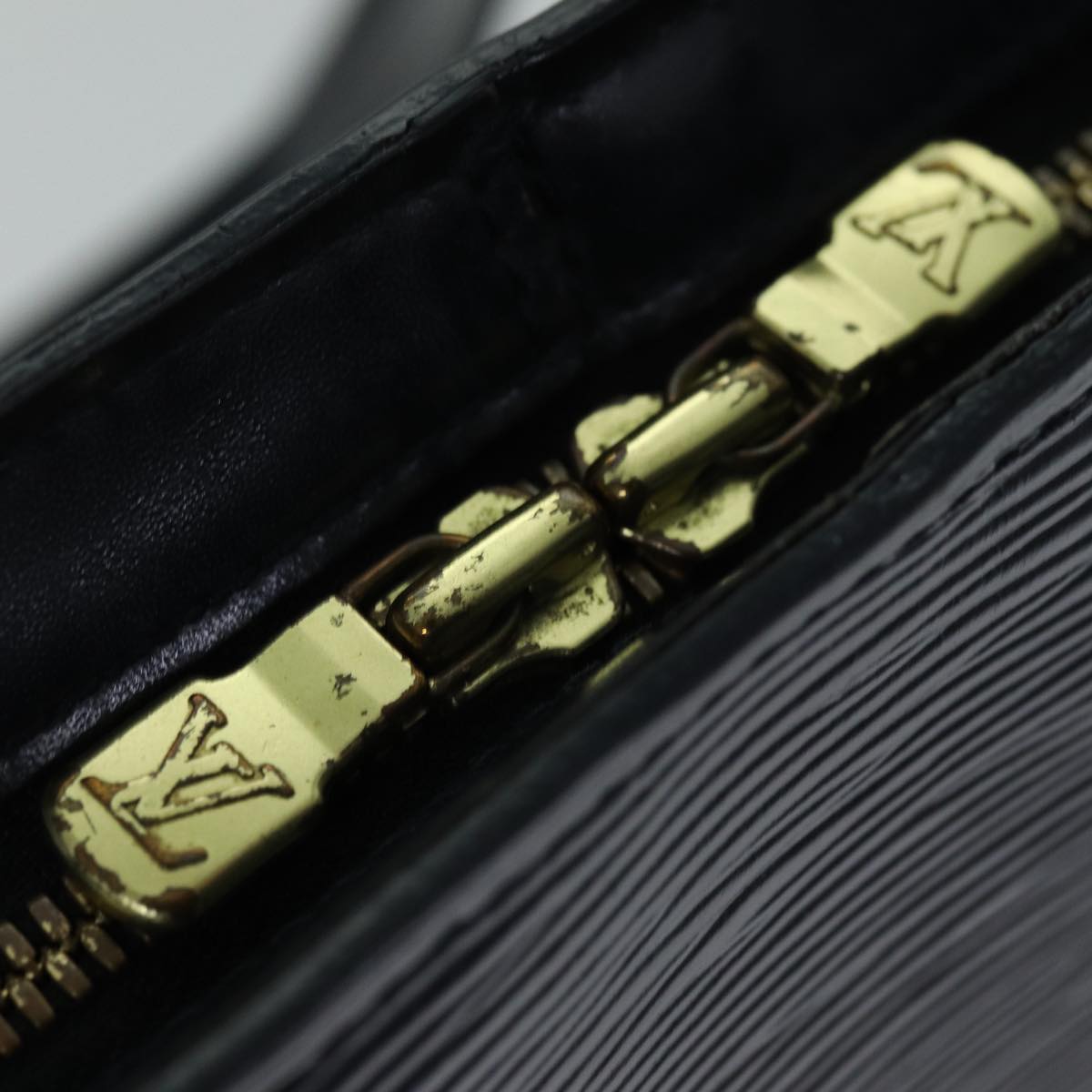 LOUIS VUITTON Epi Lussac Shoulder Bag Black M52282 LV 75932