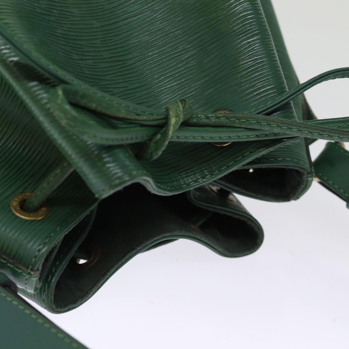 LOUIS VUITTON Epi Petit Noe Shoulder Bag Green M44104 LV 75947