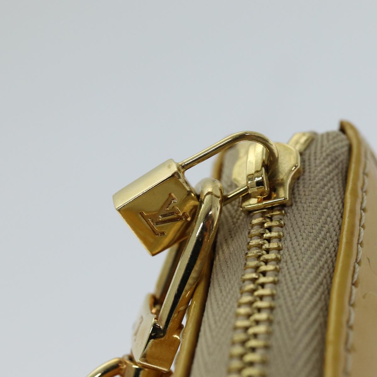 LOUIS VUITTON Monogram Vernis Lexington Pouch Beige M91010 LV 76031