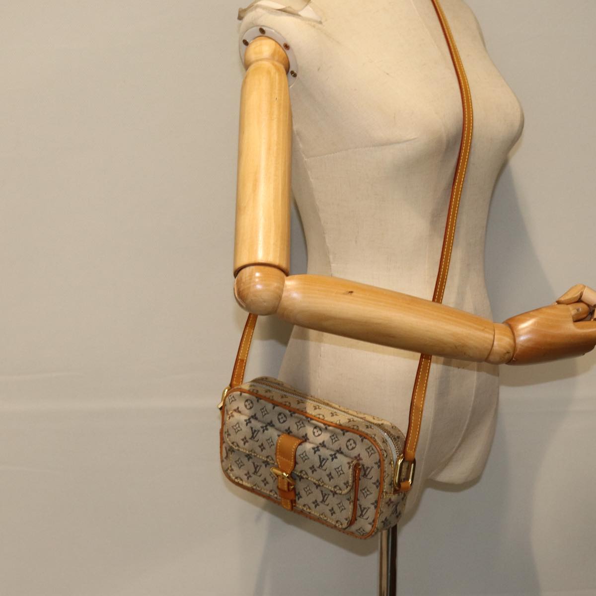 LOUIS VUITTON Monogram Mini Juliet MM Shoulder Bag Blue M92004 LV 76041