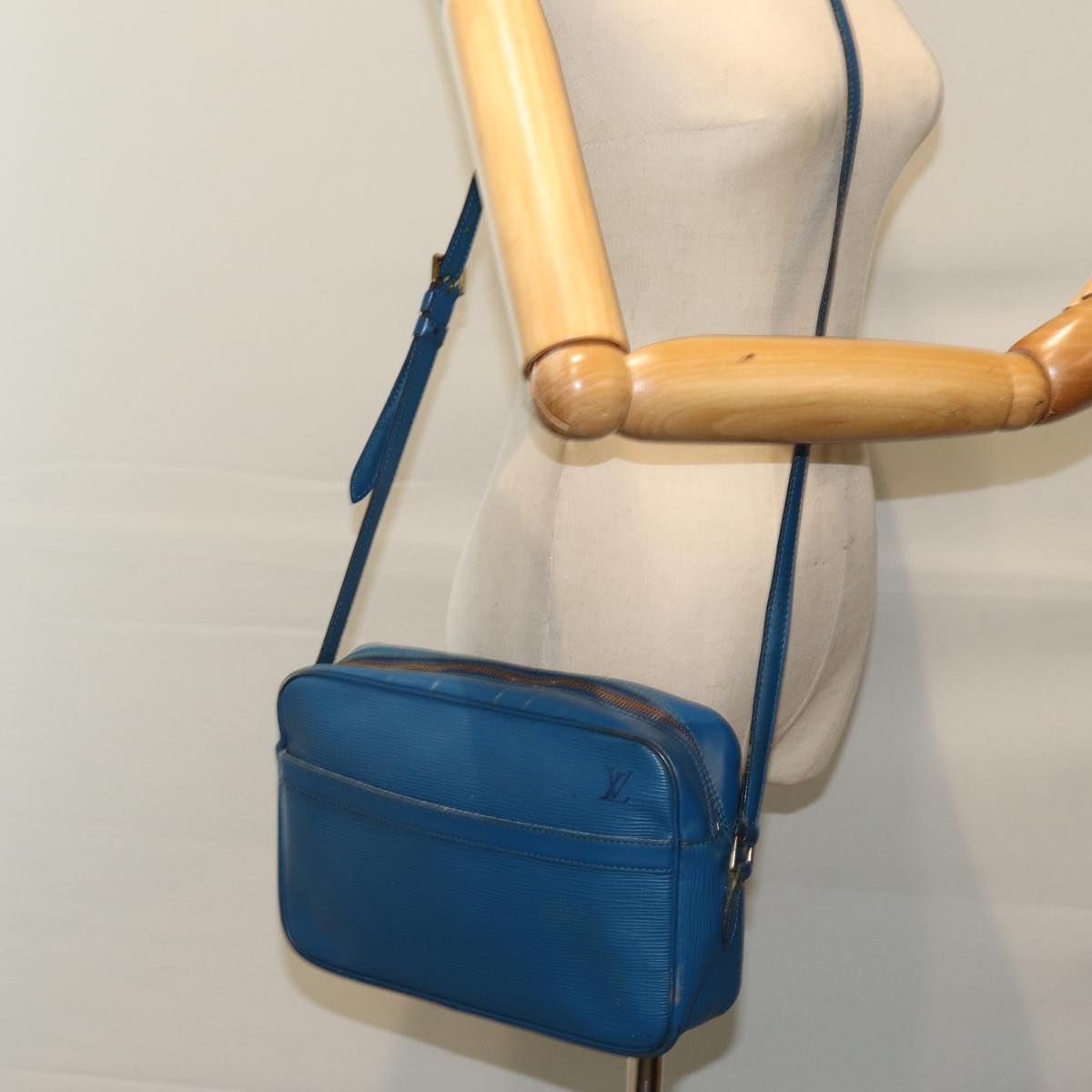 LOUIS VUITTON Epi Trocadero 27 Shoulder Bag Blue M52315 LV 76050