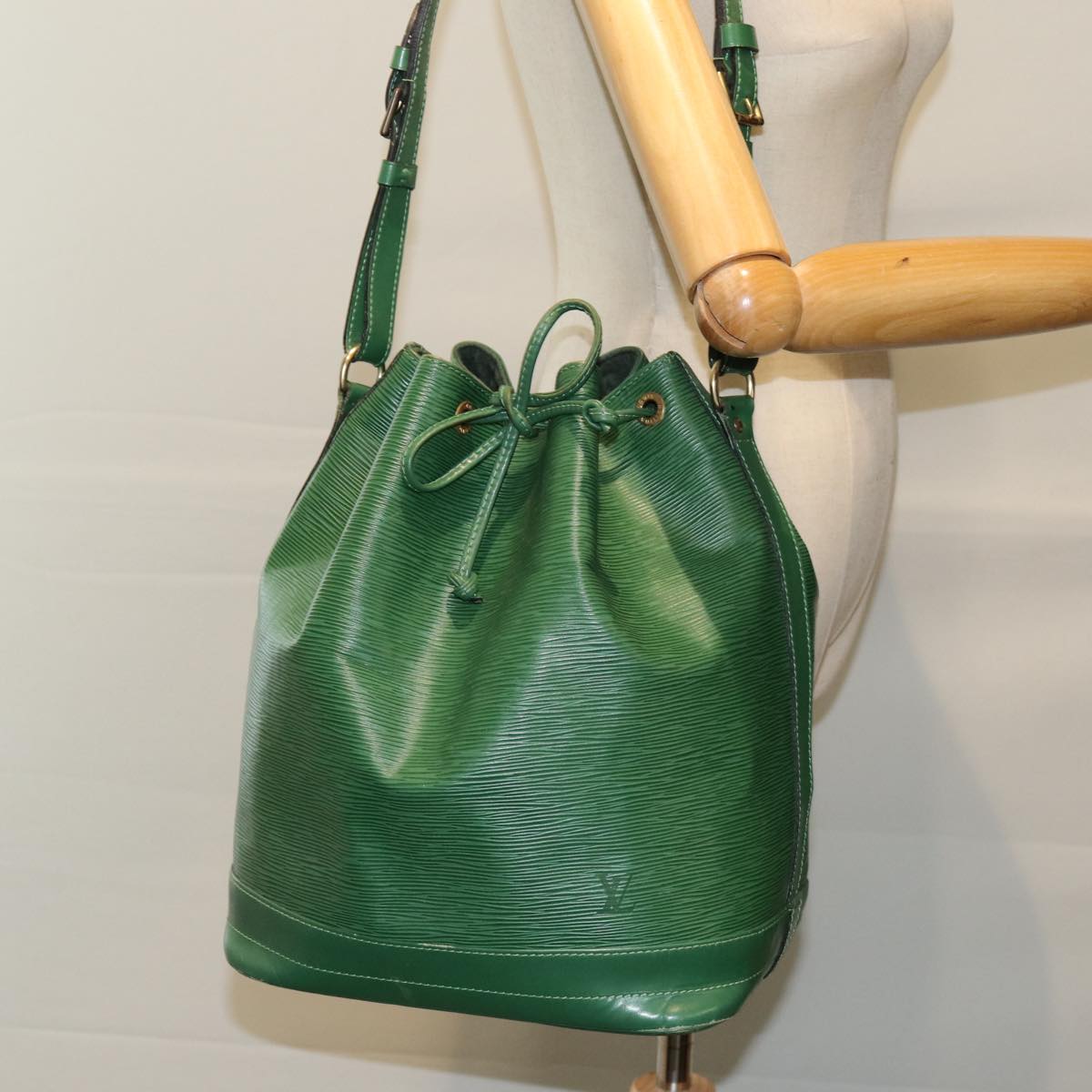 LOUIS VUITTON Epi Noe Shoulder Bag Green M44004 LV 76069