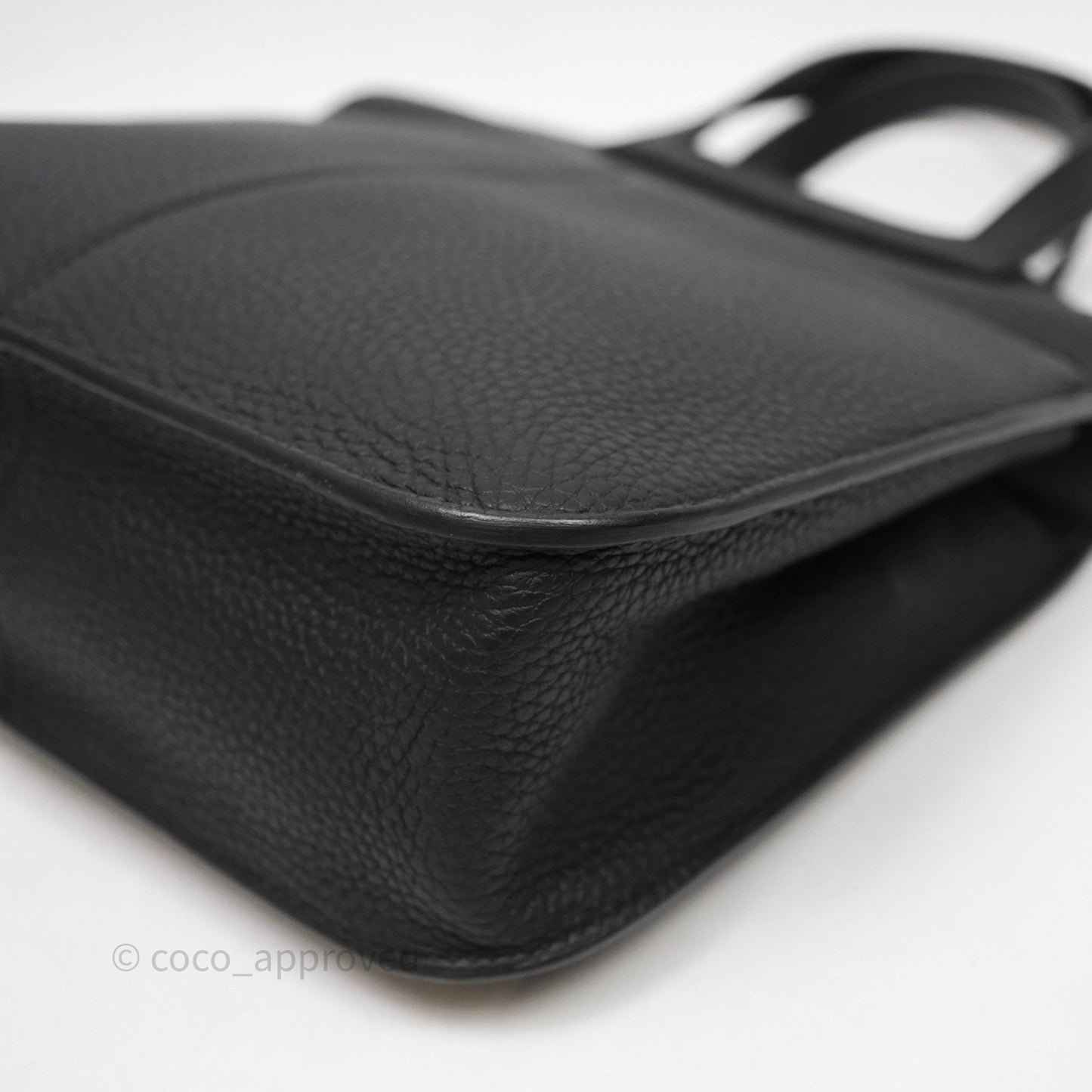 Hermès Halzan 25 Taurillon Clemence 89 Noir Gold Hardware