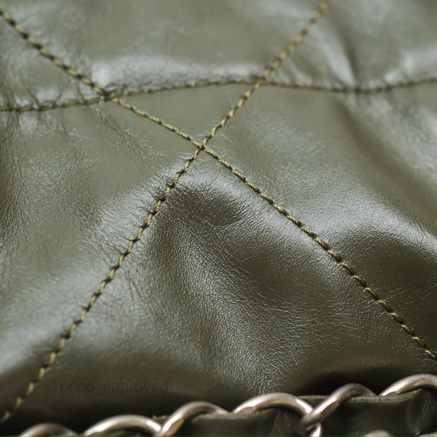 Chanel 22 Medium Green Shiny Calfskin Ruthenium Hardware