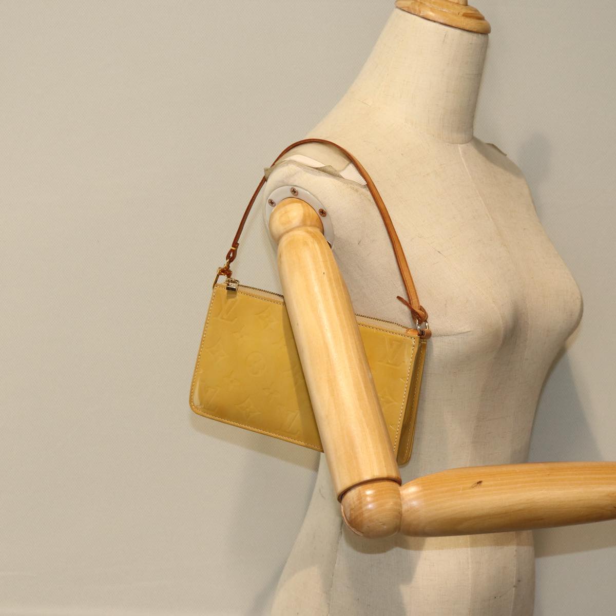 LOUIS VUITTON Monogram Vernis Lexington Accessory Pouch Beige M91010 76315