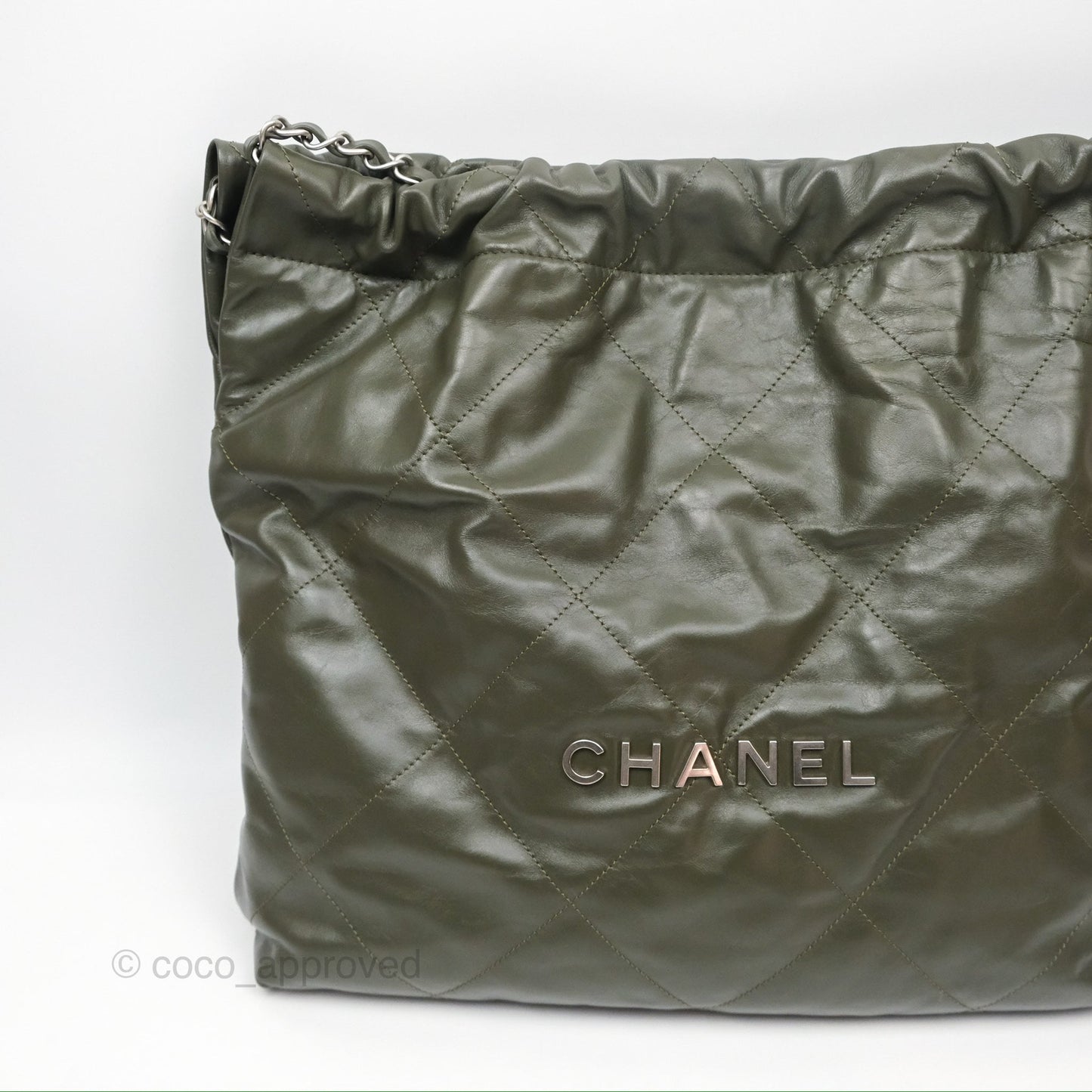 Chanel 22 Medium Green Shiny Calfskin Ruthenium Hardware