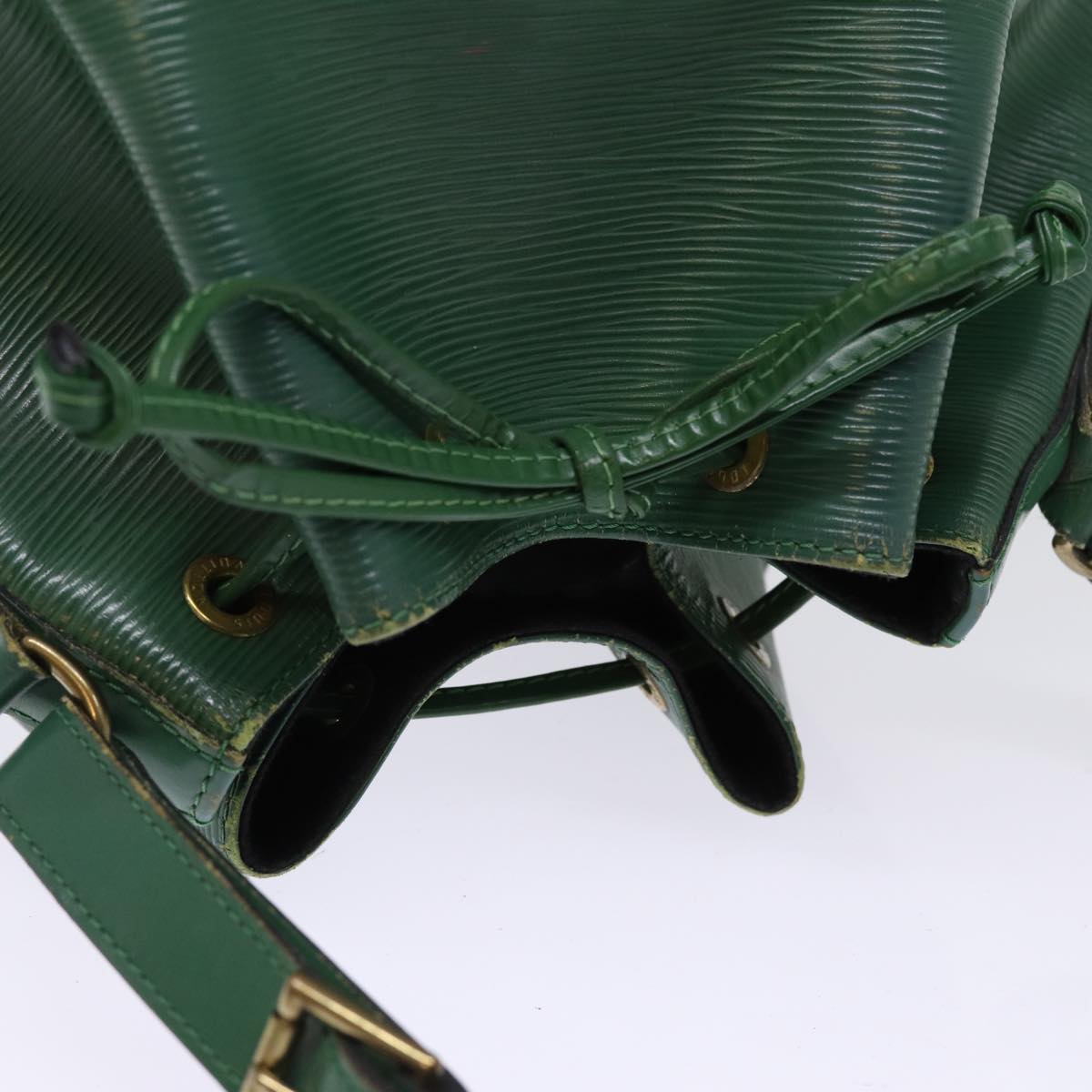 LOUIS VUITTON Epi Petit Noe Shoulder Bag Green M44104 LV 76937