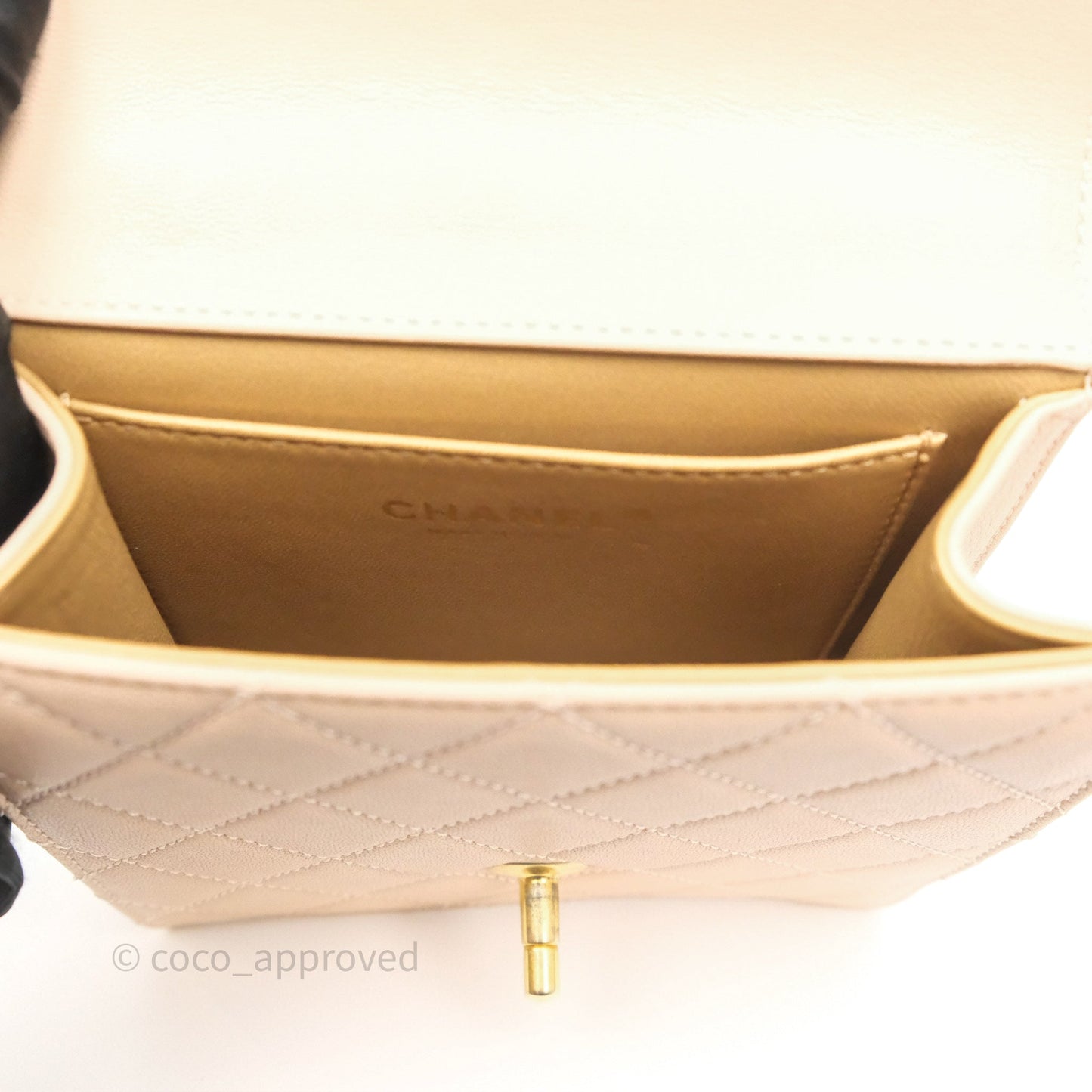 Chanel Chic Pearls Flap Quilted Beige Pink Goatskin Aged Gold Hardware
