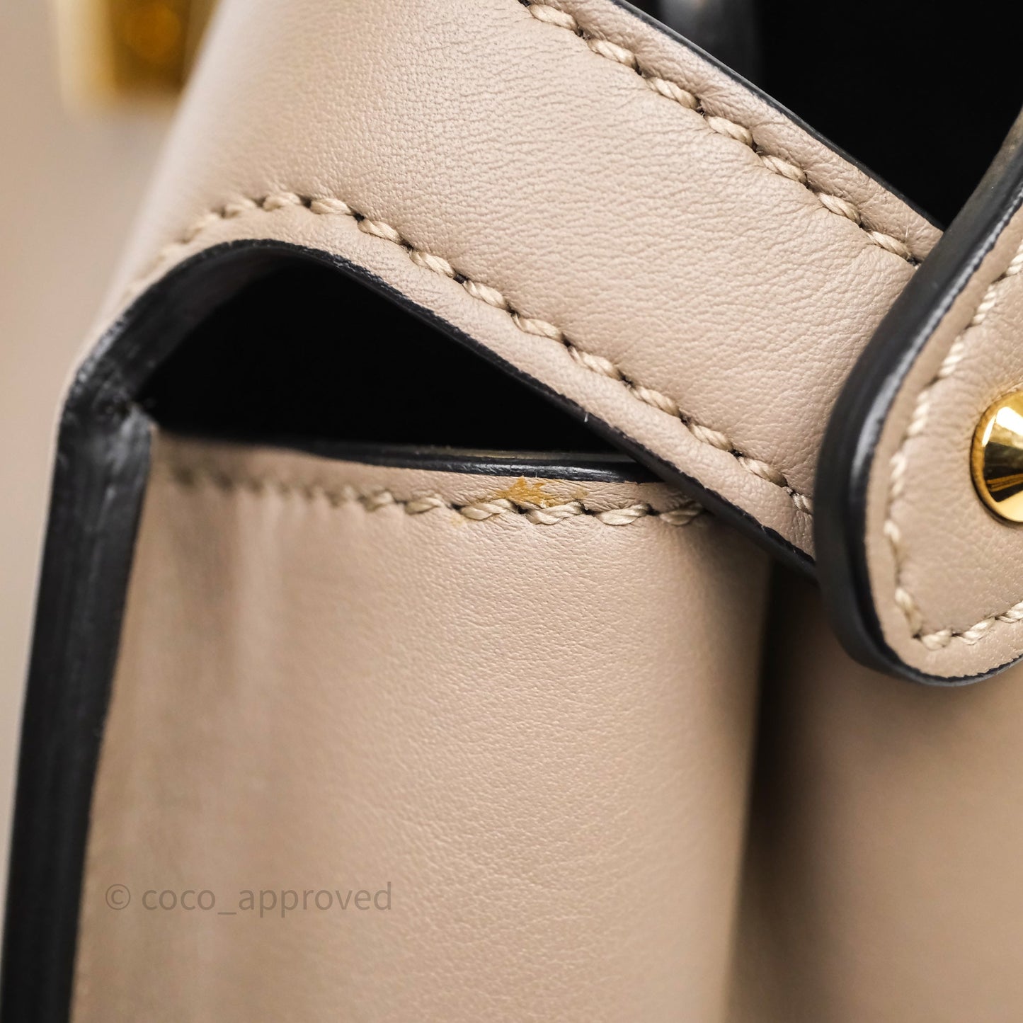 Fendi Peekaboo Iconic Essentially Bag Calfskin Beige
