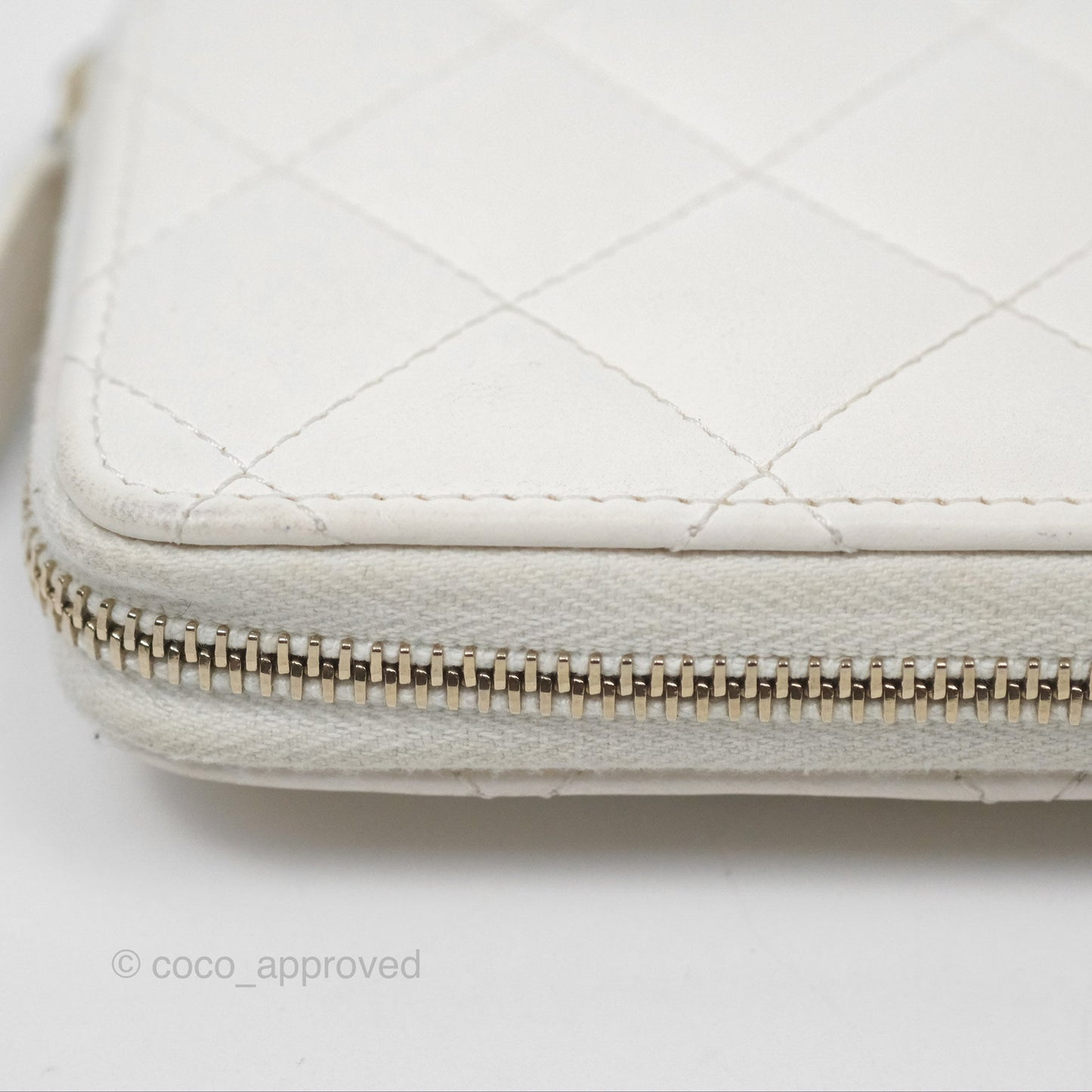 Chanel Pearl CC Zipped Coin Purse White Lambskin Gold Hardware