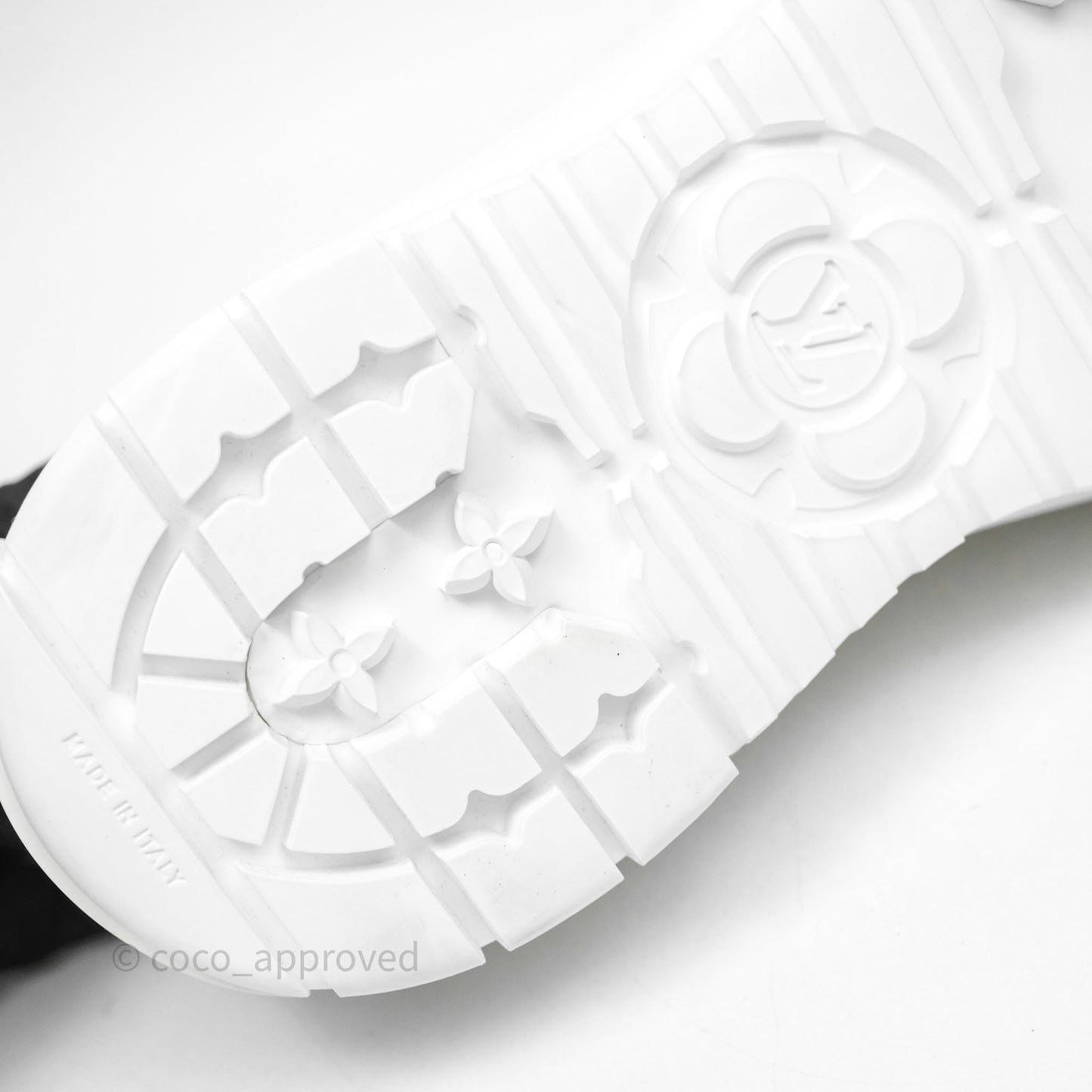 Louis Vuitton Logo Blanc Sneakers Size 38