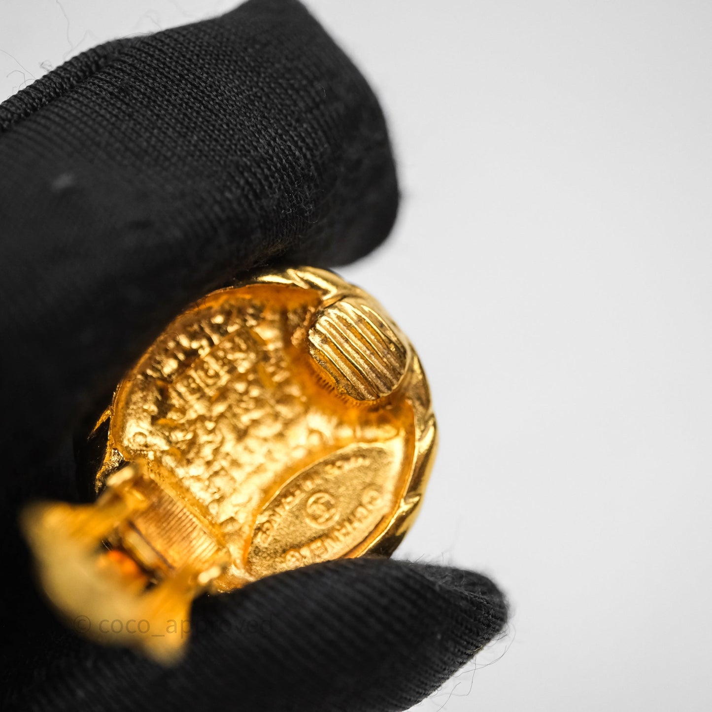 Chanel Vintage CC Round Clip On Earrings Gold Tone