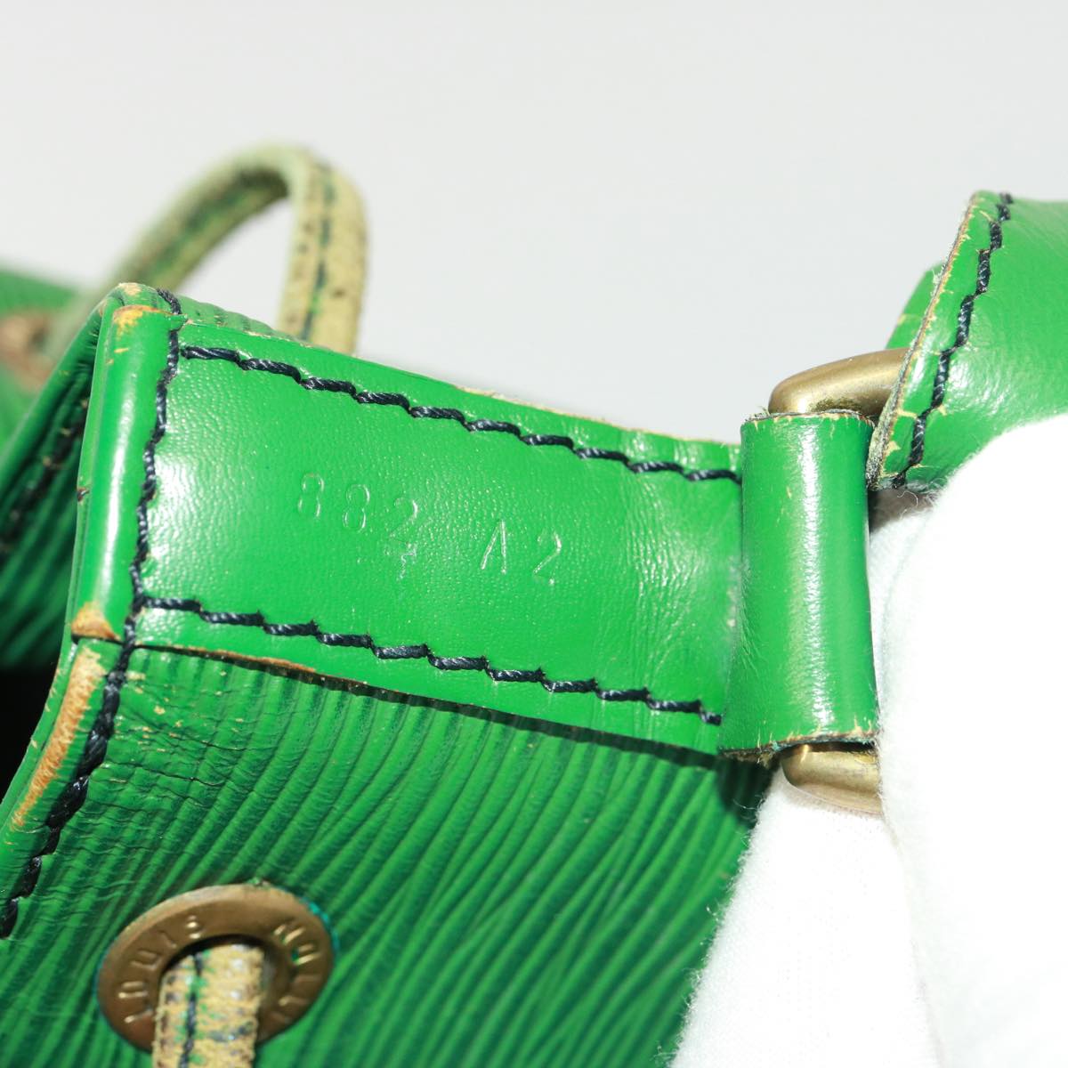 LOUIS VUITTON Epi Petit Noe Shoulder Bag Green M44104 LV 77895