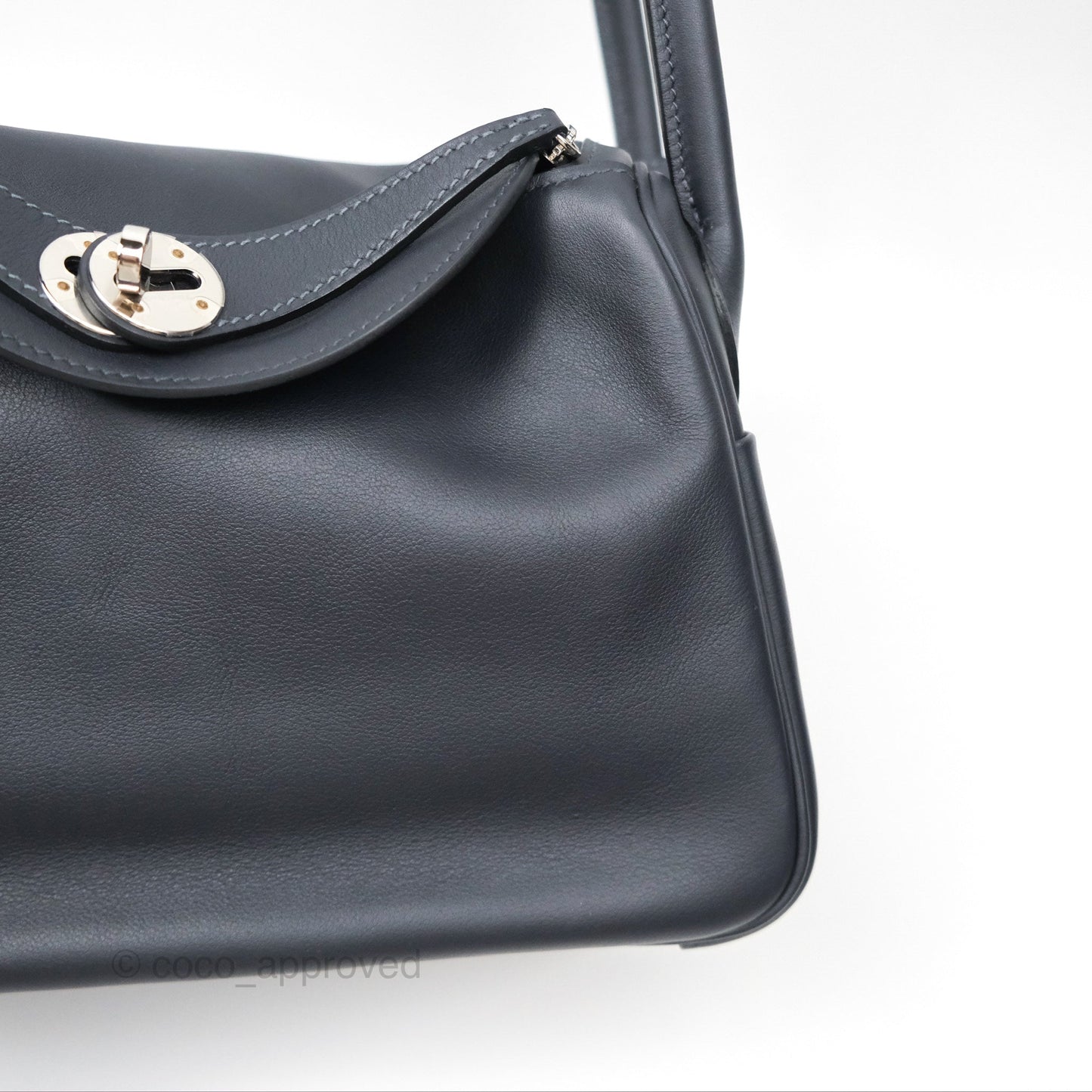 Hermès Lindy 26 Caban/Bleu Frida Swift Palladium Hardware