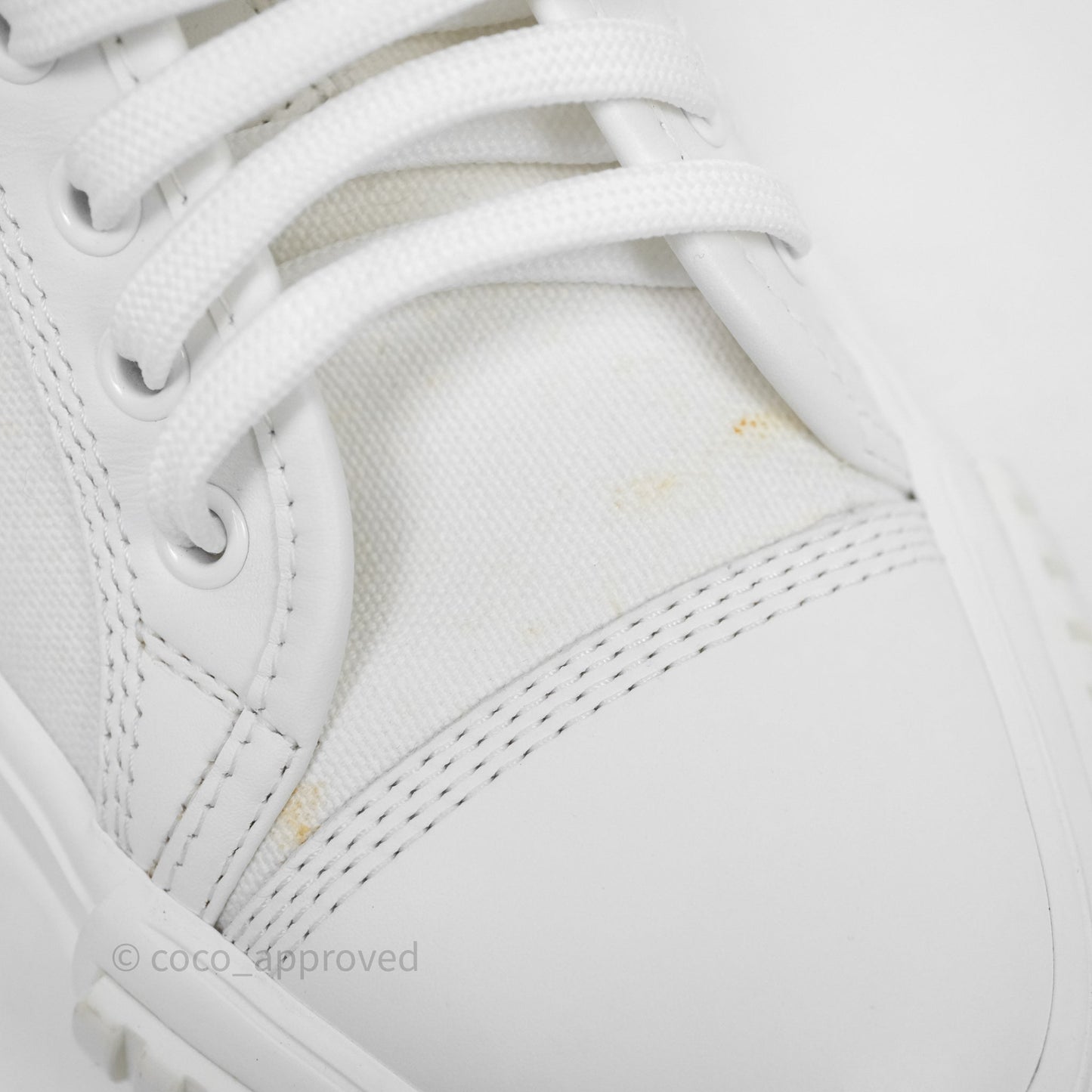 Louis Vuitton Logo Blanc Sneakers Size 38