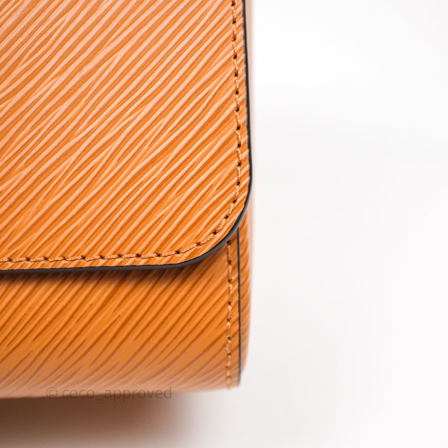 Louis Vuitton Twist Bag MM Gold Honey Epi