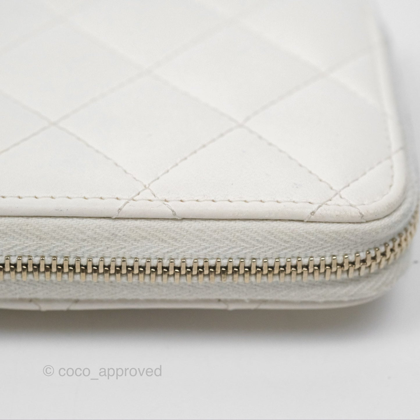 Chanel Pearl CC Zipped Coin Purse White Lambskin Gold Hardware