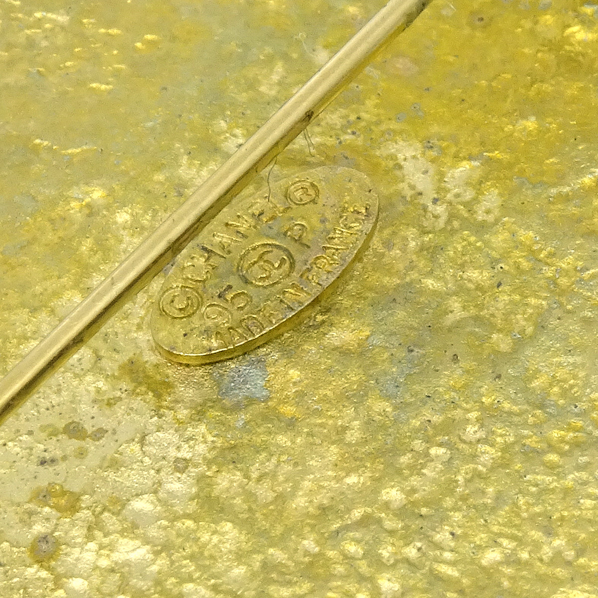 Luxury Chanel Medallion Brooch Gold 95P