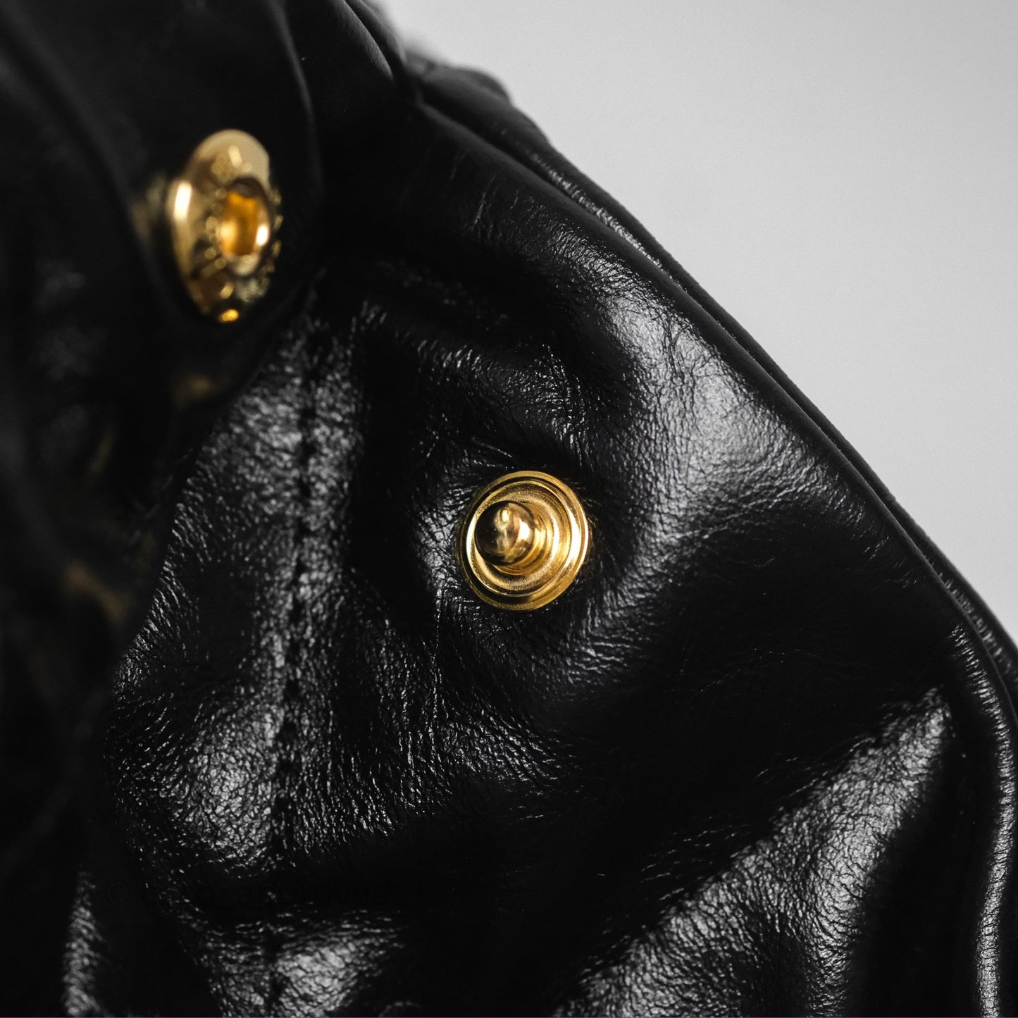 Chanel 22 Bag Medium Black Crumpled Calfskin Aged Gold Hardware