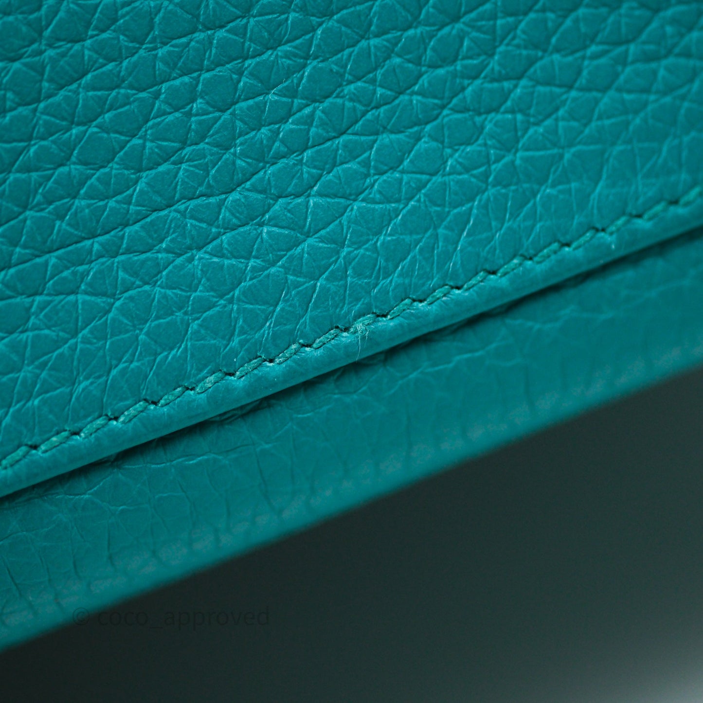 Hermès Kelly 28 Retourne Bleu Paon 7F Clemence Gold Hardware