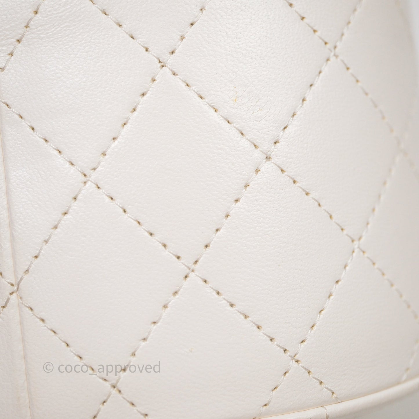 Chanel Quilted Round Vanity Clutch With Chain White Lambskin Gold Hardware