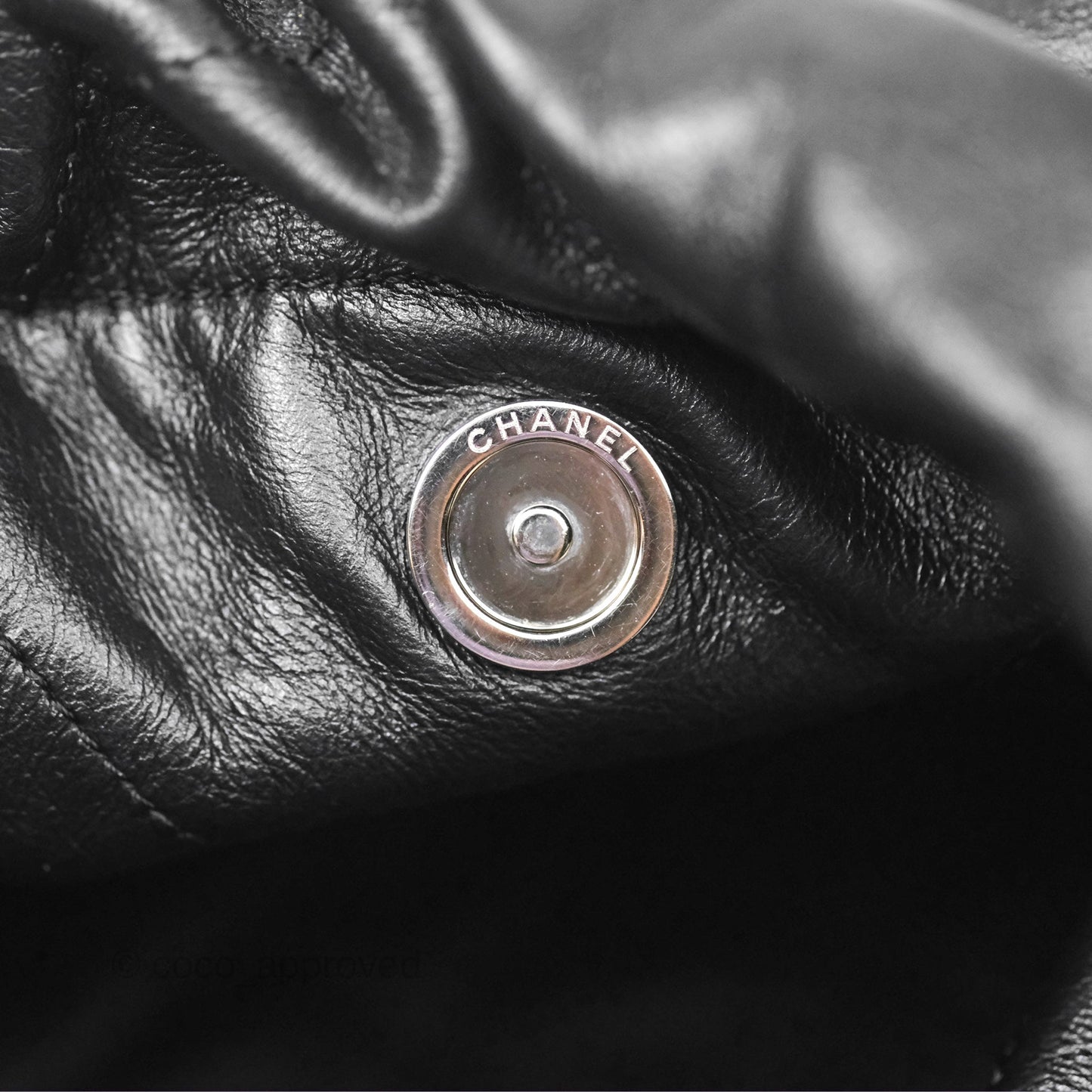 Chanel 22 Bag Medium Black Calfskin So Black Hardware