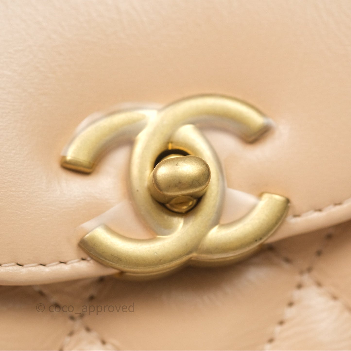 Chanel Kelly Bag Quilted Light Beige Shiny Crumpled Calfskin Aged Gold Hardware