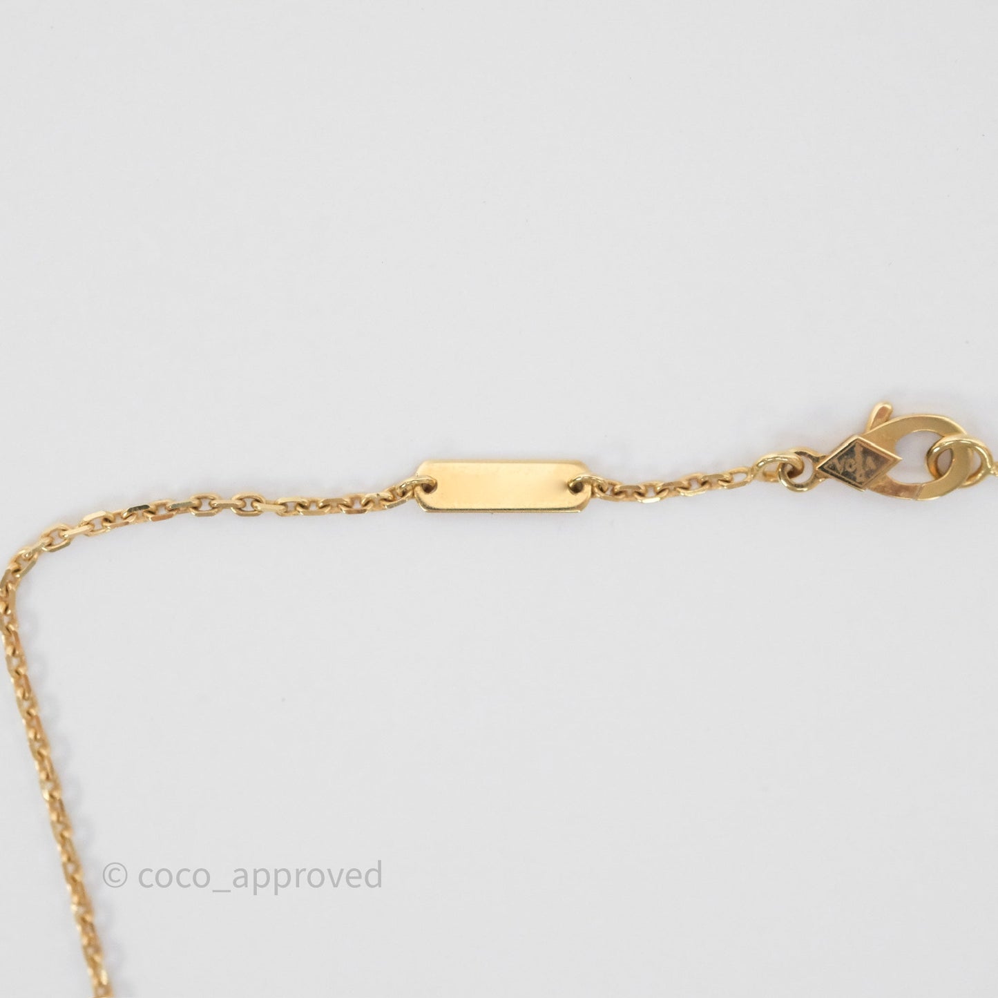 Van Cleef & Arpels Vintage Alhambra Pendant White Mother-of-pearl Yellow Gold