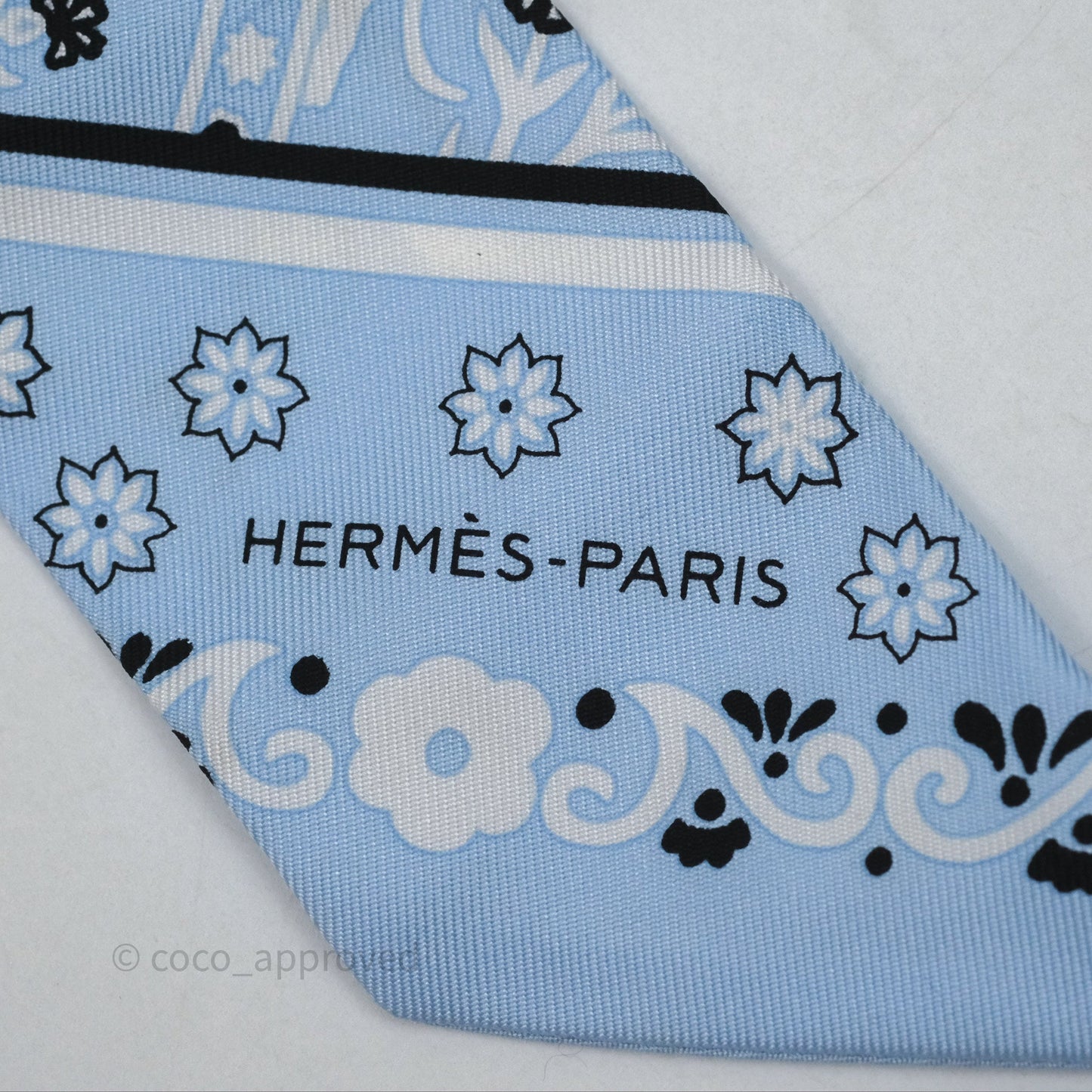 Hermès Peuple Du Vent Silk Twilly