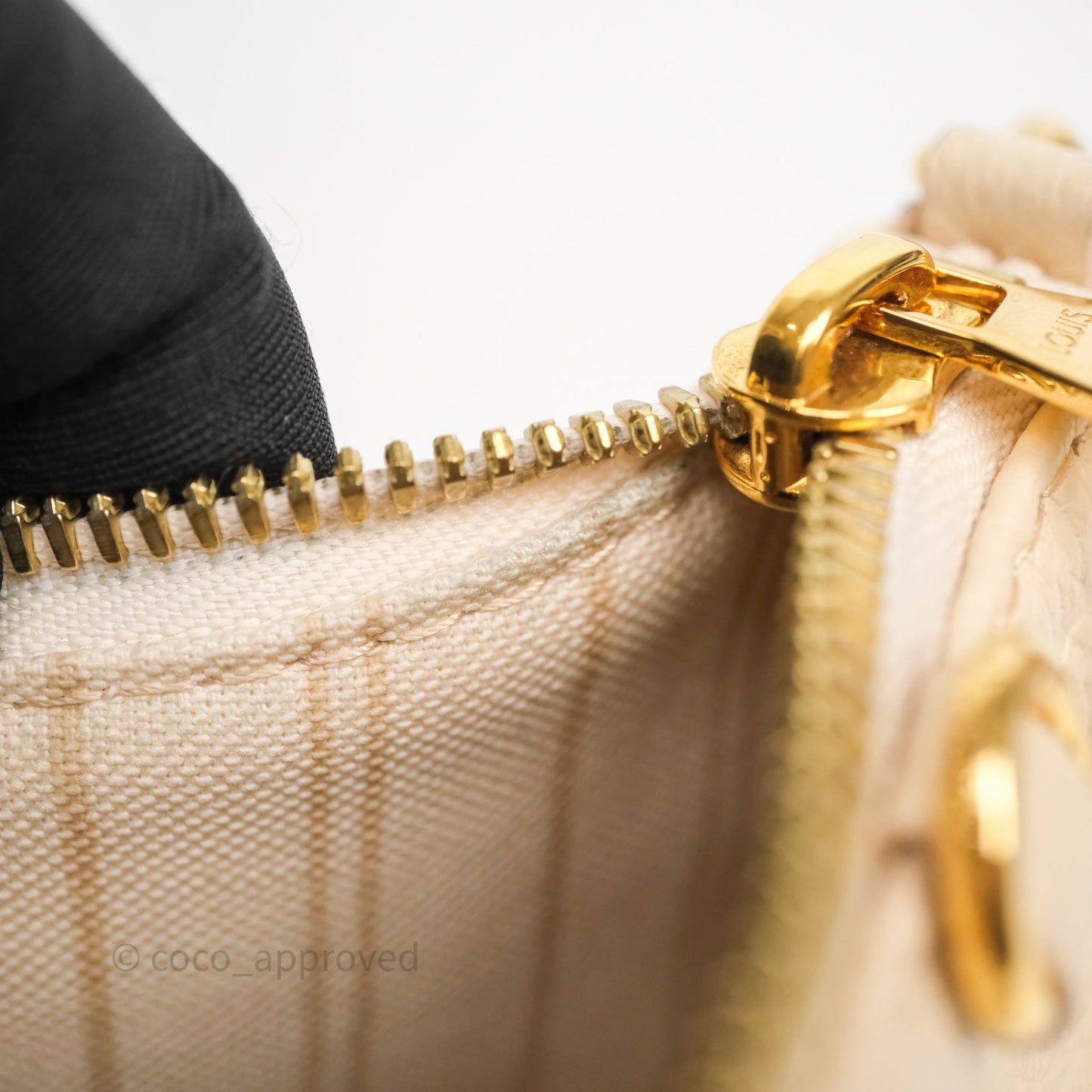 Louis Vuitton Easy Pouch On Strap Crème Monogram Empreinte Leather