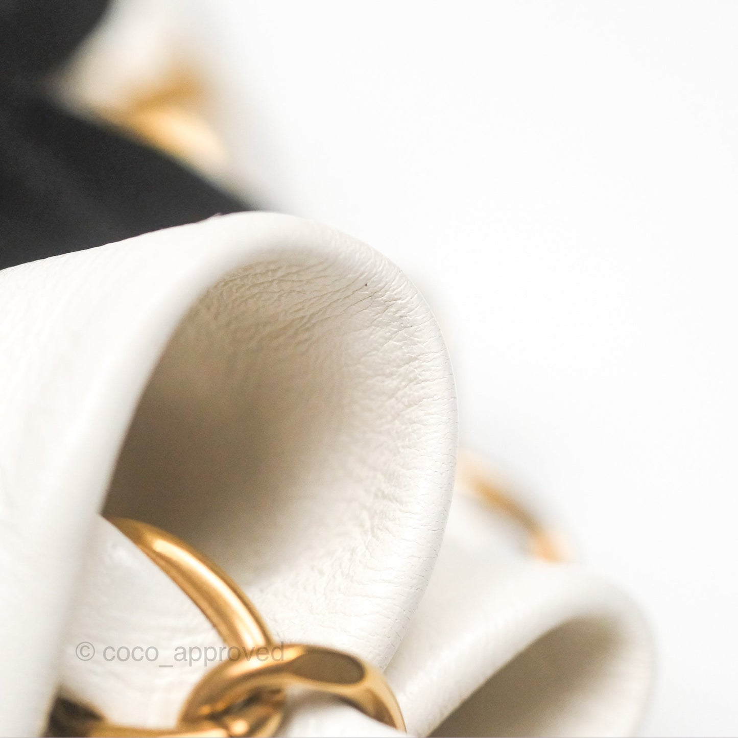 Chanel 22 Medium White Shiny Calfskin Aged Gold Hardware