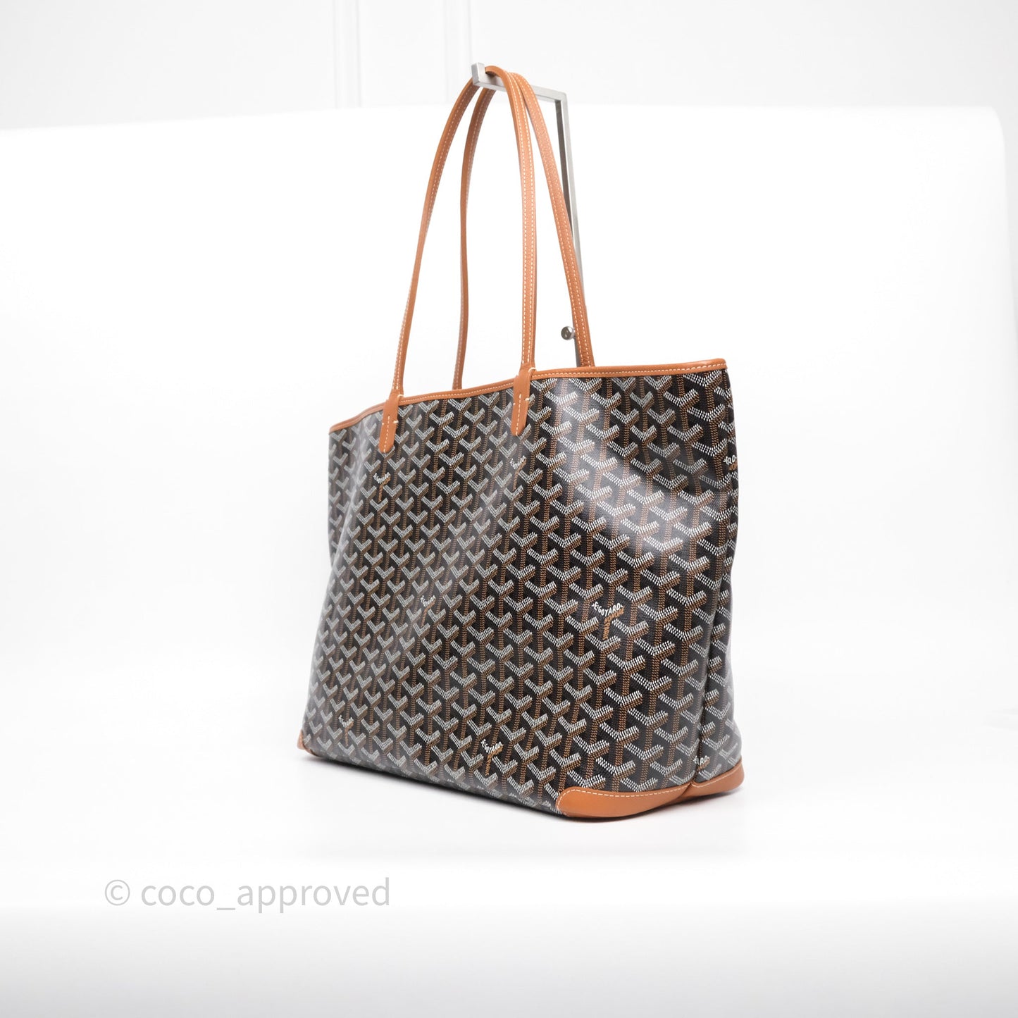 Goyard Artois Tote MM Goyardine Canvas⁣⁣⁣⁣⁣⁣⁣⁣⁣⁣⁣⁣⁣⁣⁣⁣⁣⁣⁣⁣ Tan/Black