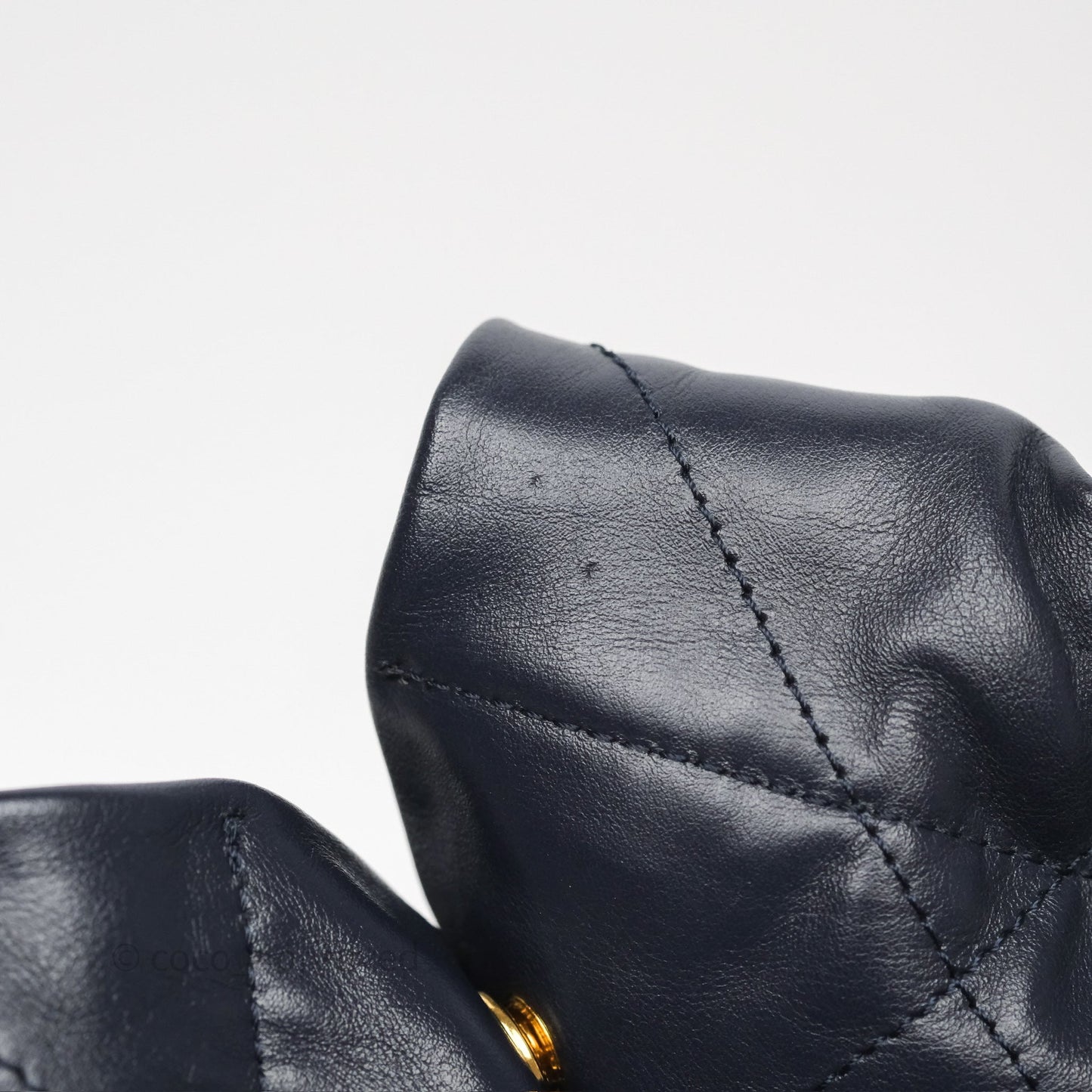 Chanel 22 Medium Navy Shiny Calfskin Aged Gold Hardware