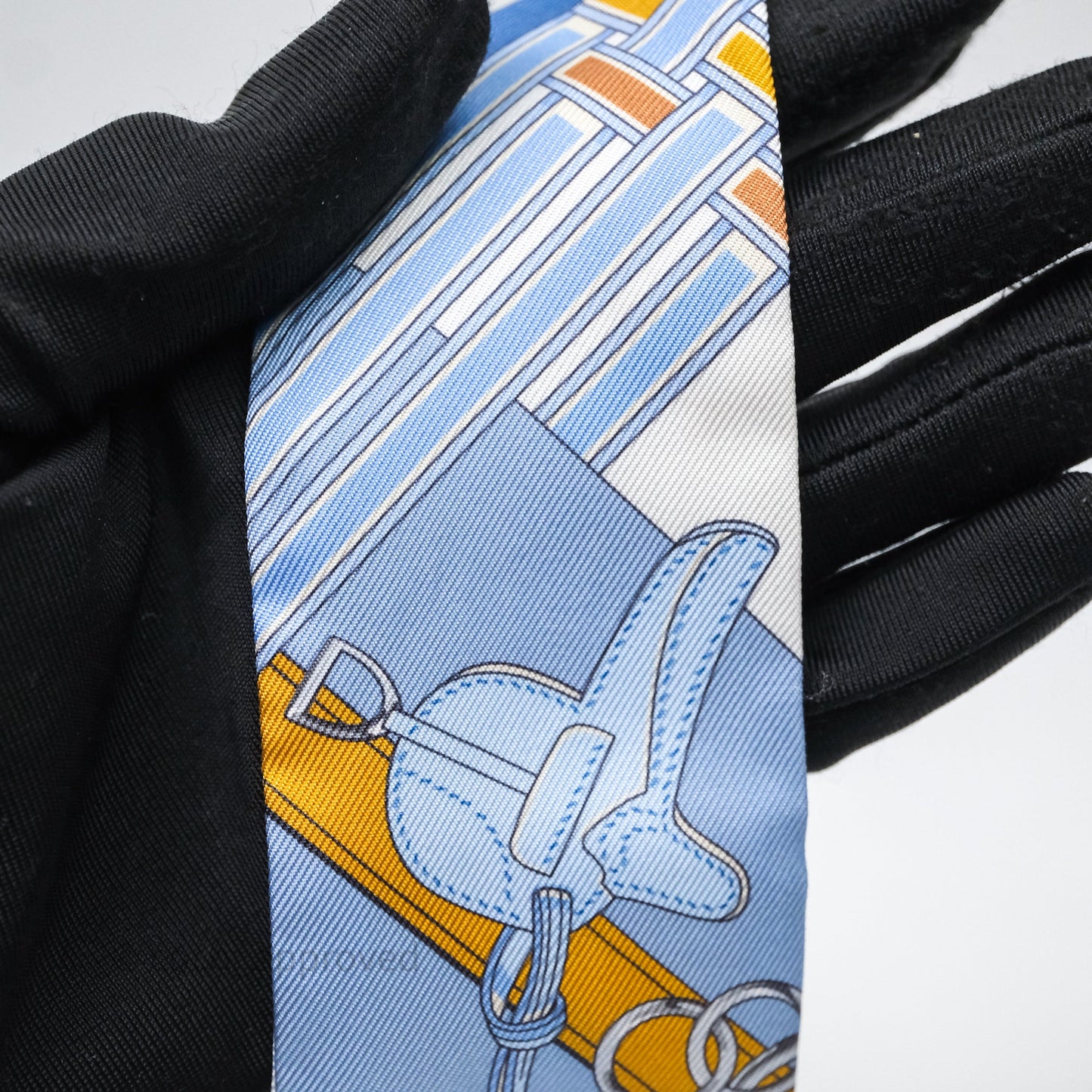 Hermès Brides et Gris-Gris Silk Twilly