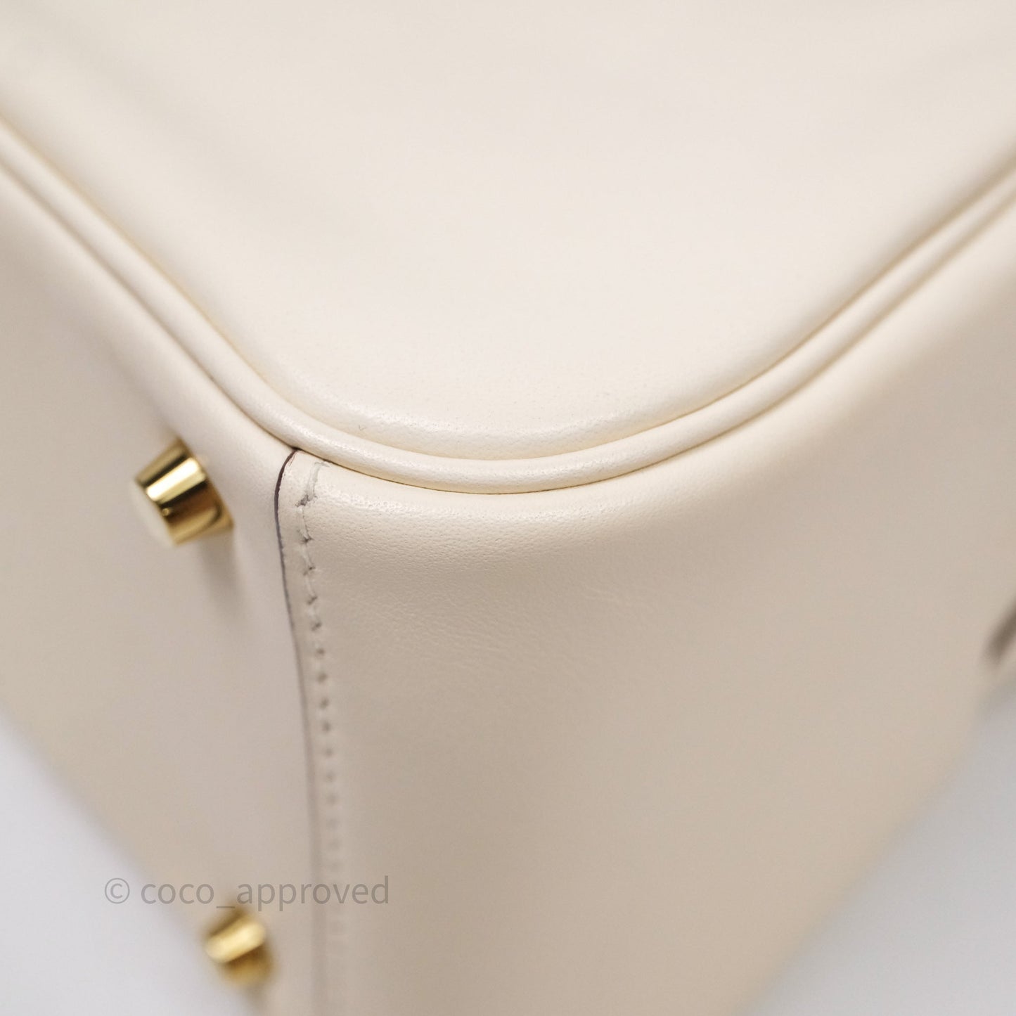 Hermès Mini Lindy 20 Nata I2 Swift Gold Hardware