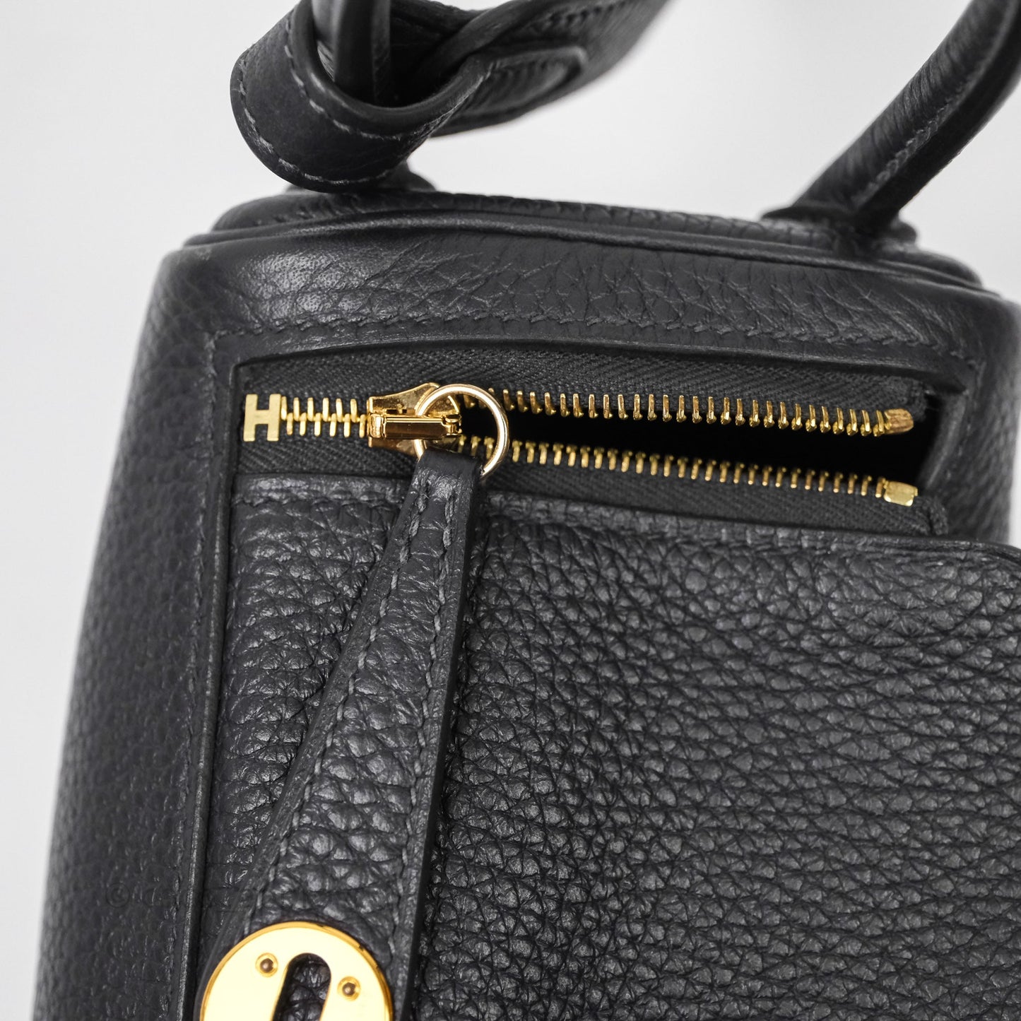 Hermès Mini Lindy 20 Caban 3Y Clemence Gold Hardware