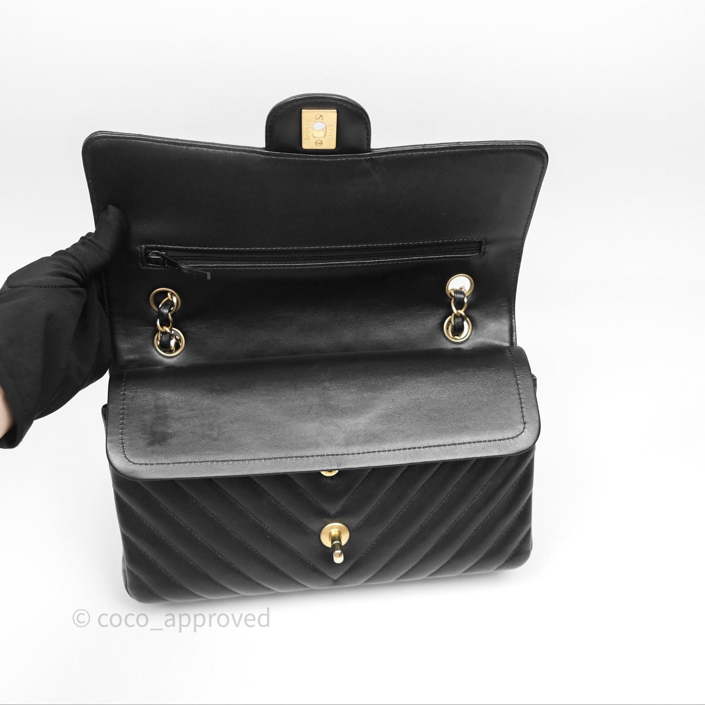 Chanel Classic M/L Medium Flap Chevron Black Lambskin Aged Gold Hardware