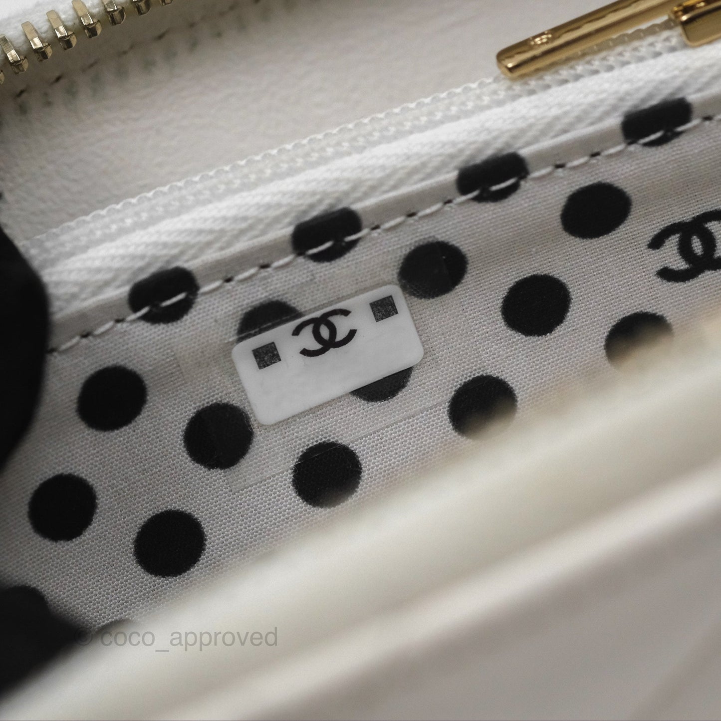 Chanel Pearl CC Zipped Coin Purse White Lambskin Gold Hardware