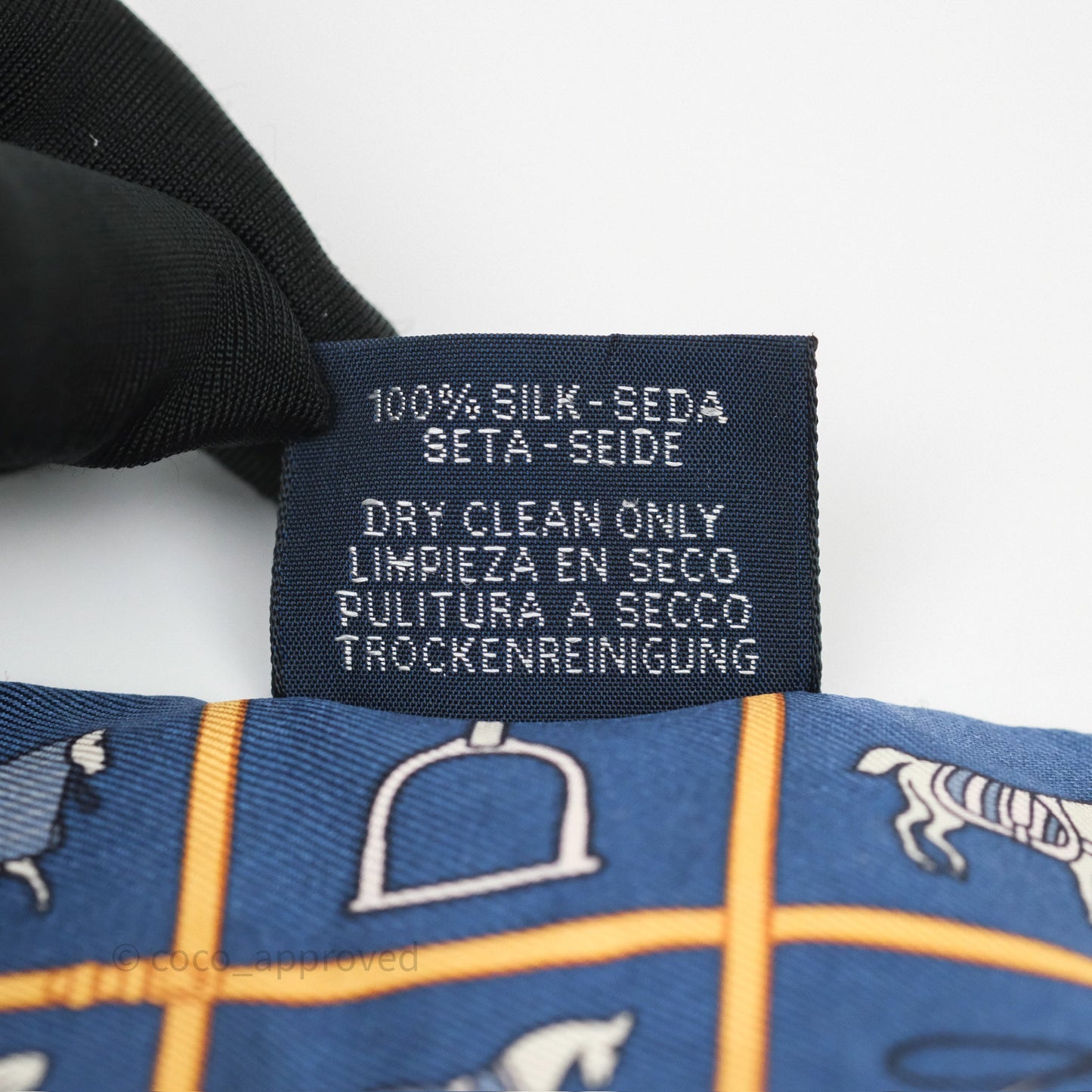 Hermès Couvertures et Tenues de Jour Silk Twilly
