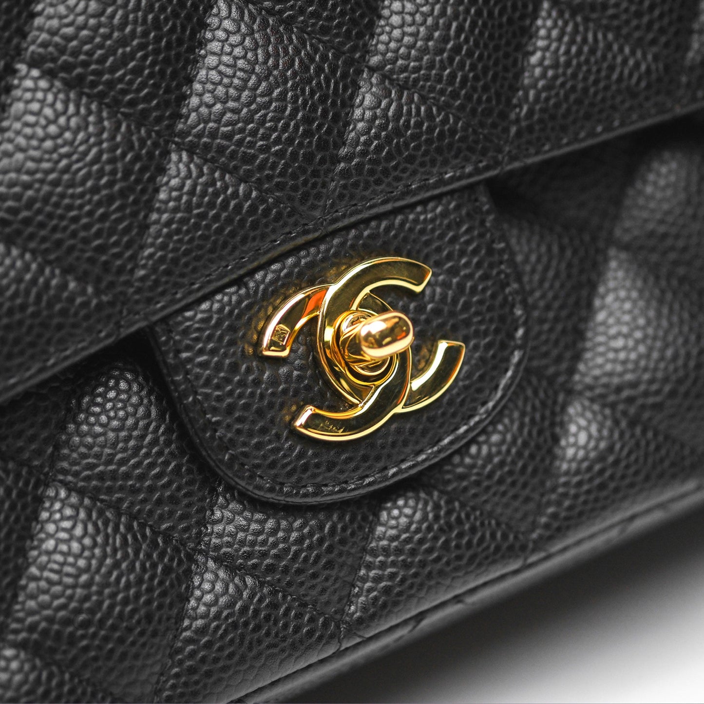 Chanel M/L Medium Classic Flap Quilted Black Caviar 24K Gold Hardware