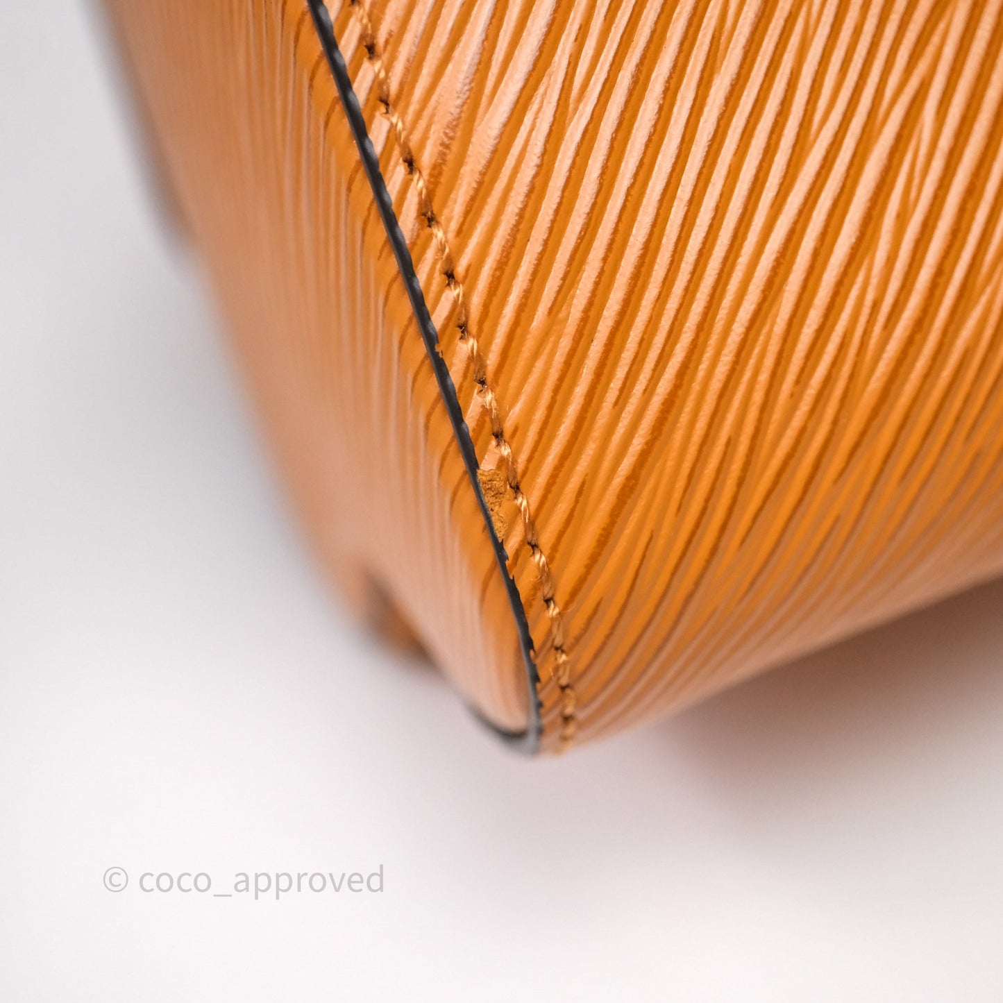 Louis Vuitton Twist Bag MM Gold Honey Epi