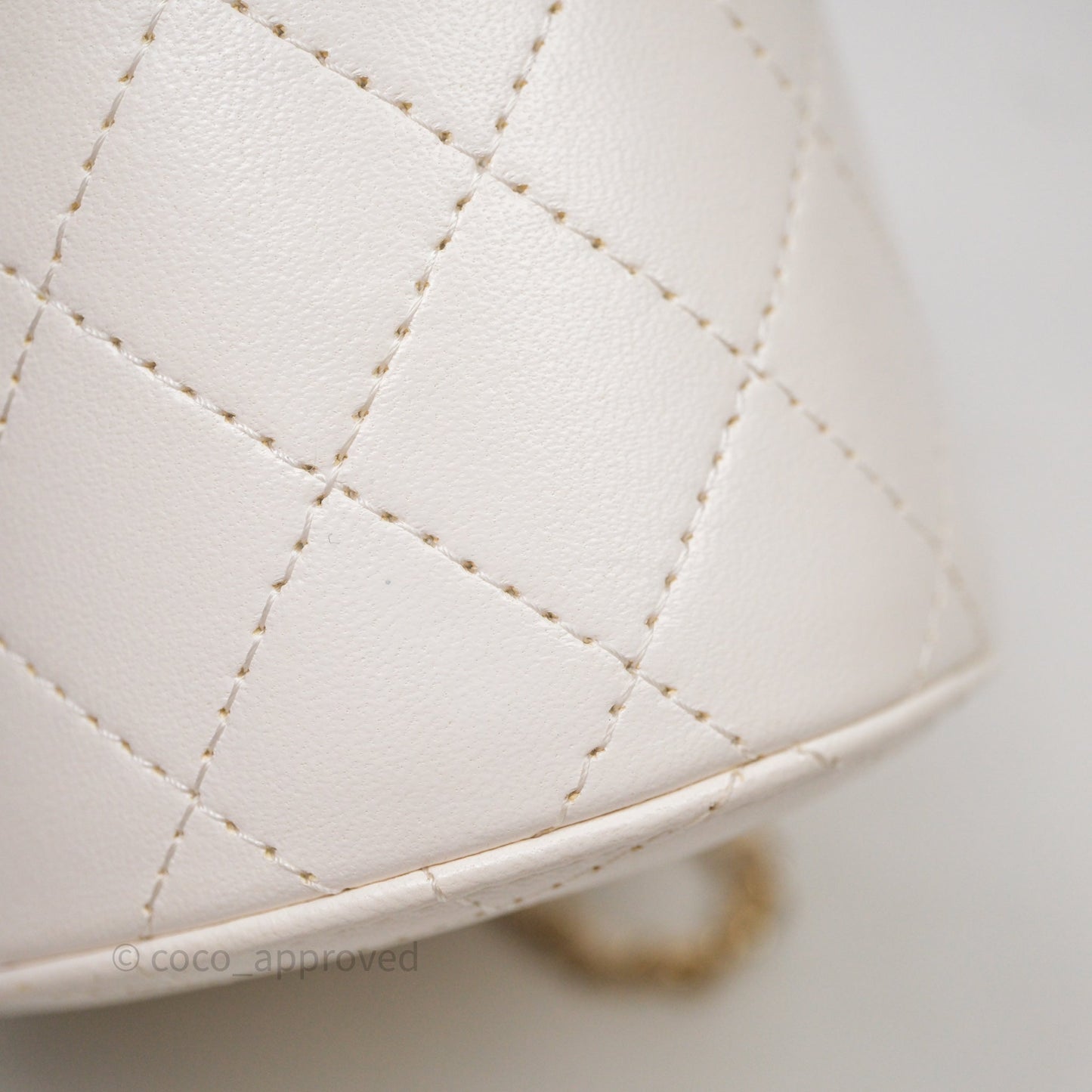 Chanel Quilted Round Vanity Clutch With Chain White Lambskin Gold Hardware