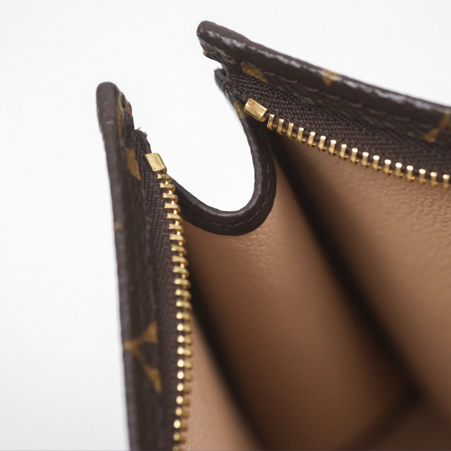 Louis Vuitton Toiletry Pouch 26 Monogram Canvas